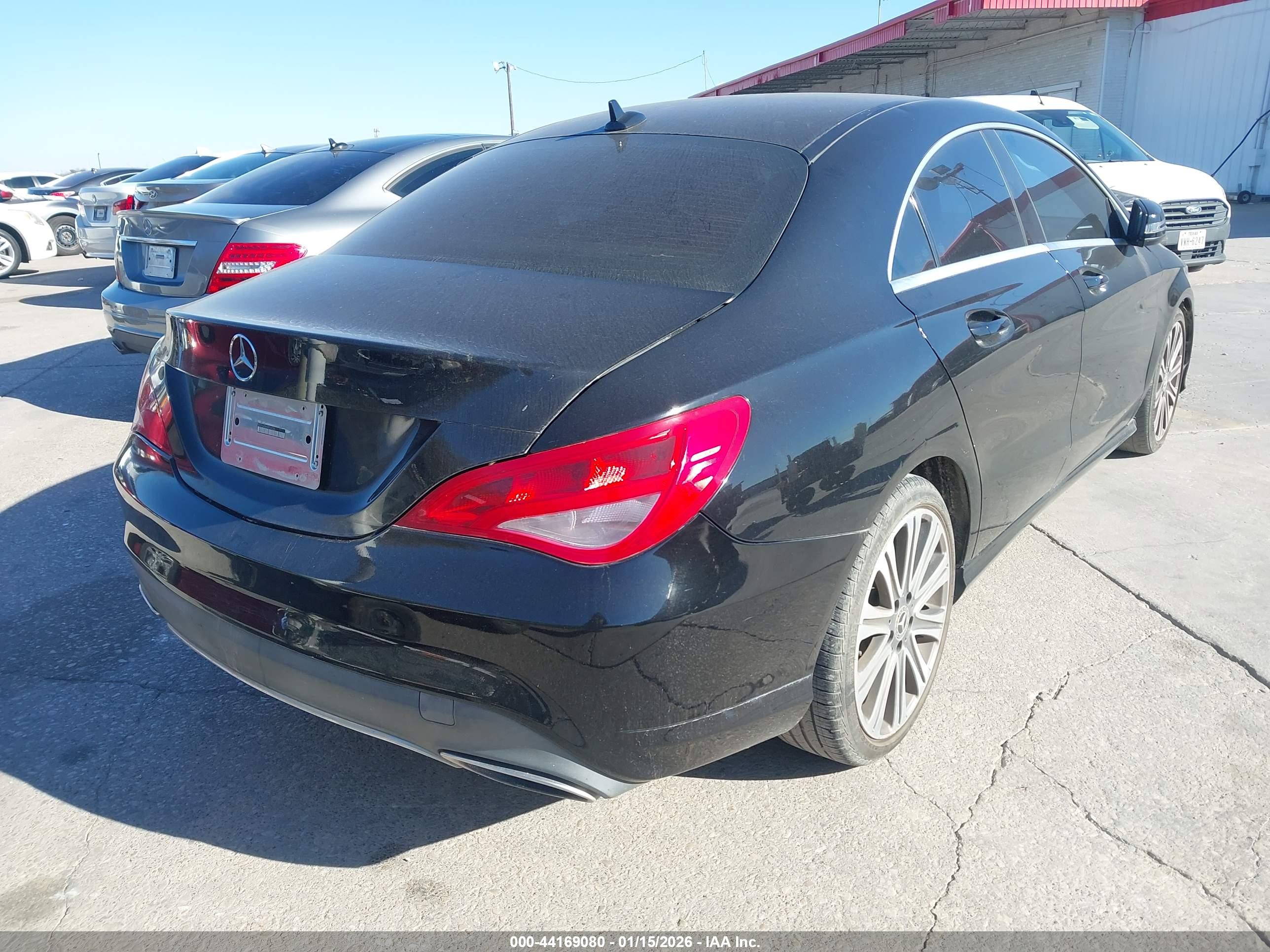 MERCEDES-BENZ CLA image 4