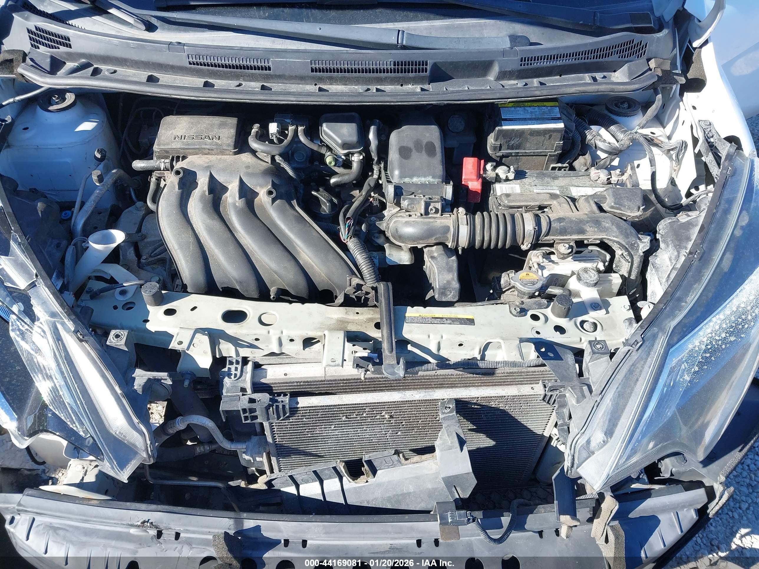 NISSAN VERSA image 10
