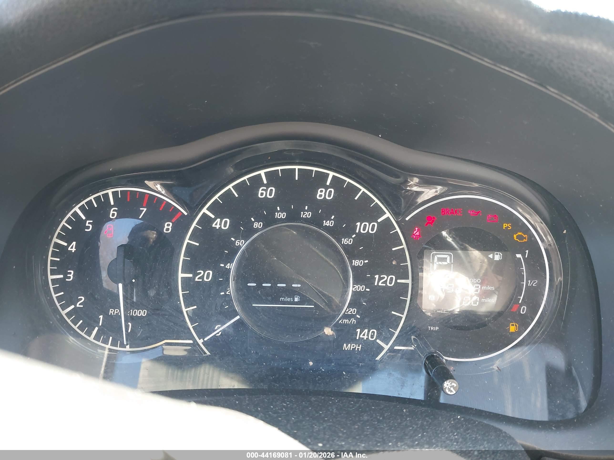 NISSAN VERSA image 7