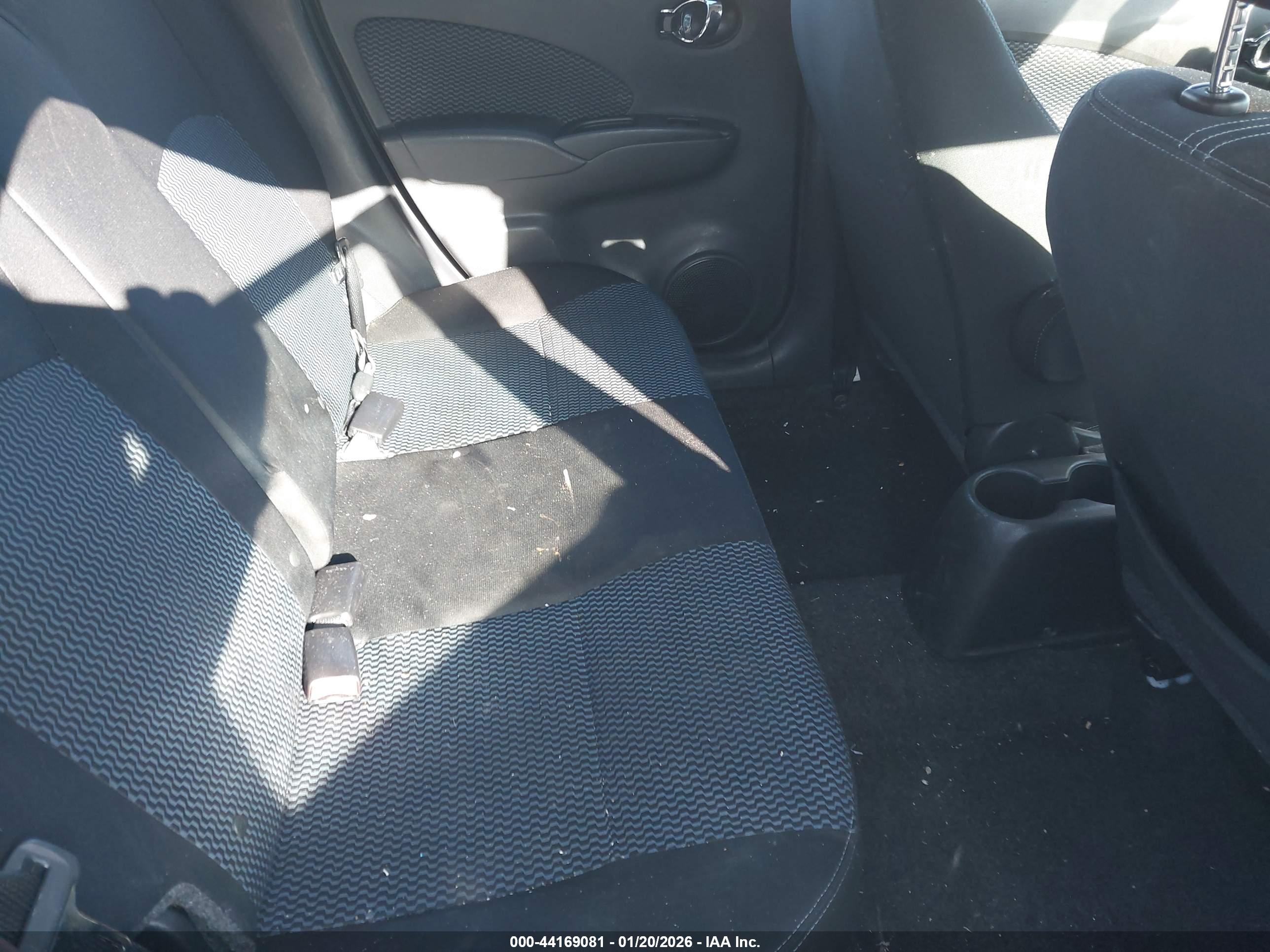 NISSAN VERSA image 8