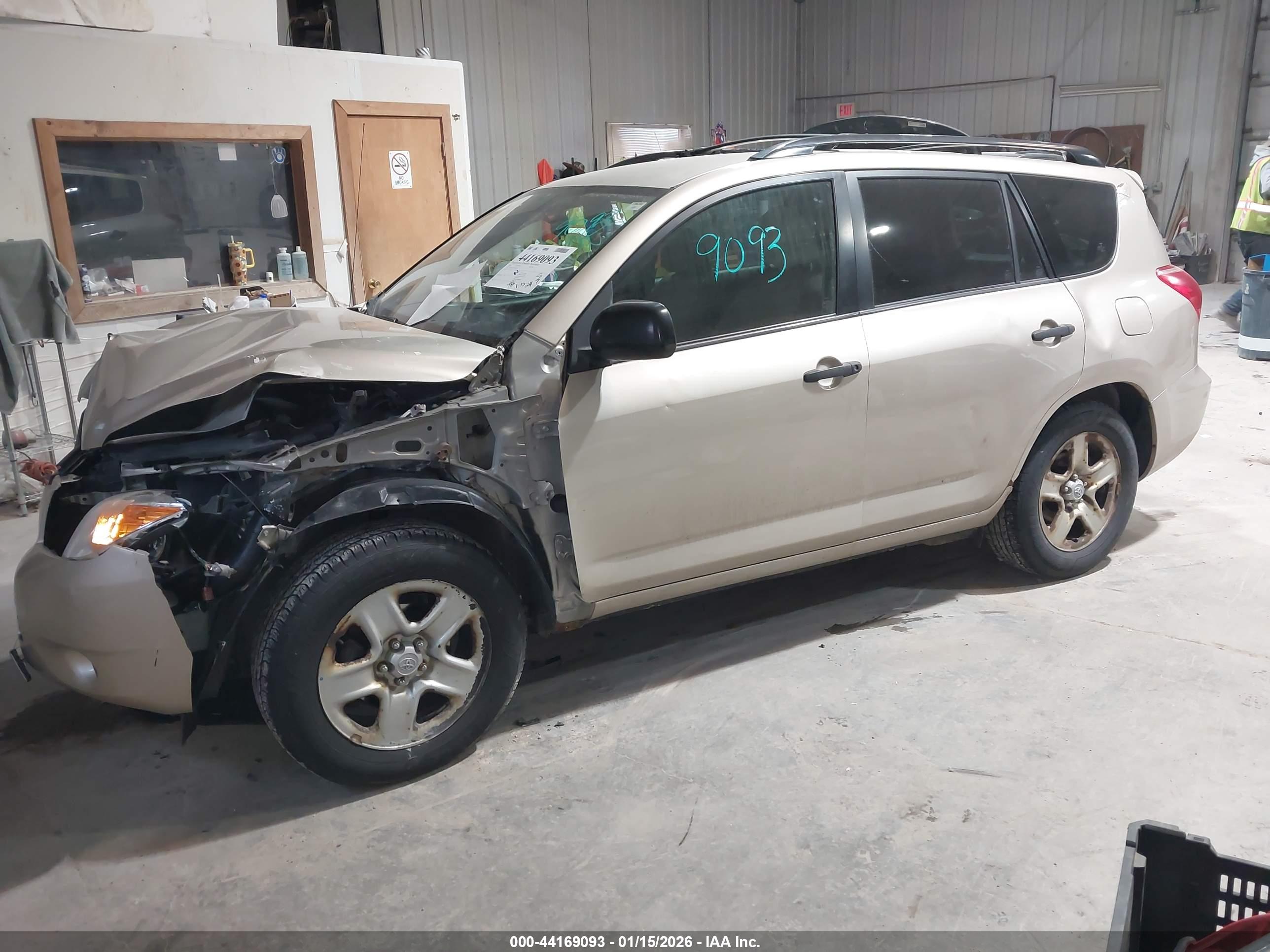 TOYOTA RAV4 image 2