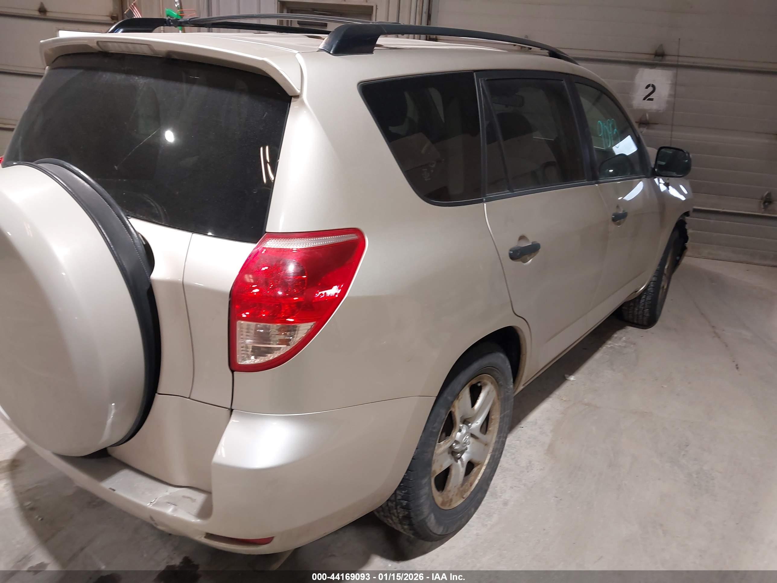 TOYOTA RAV4 image 4