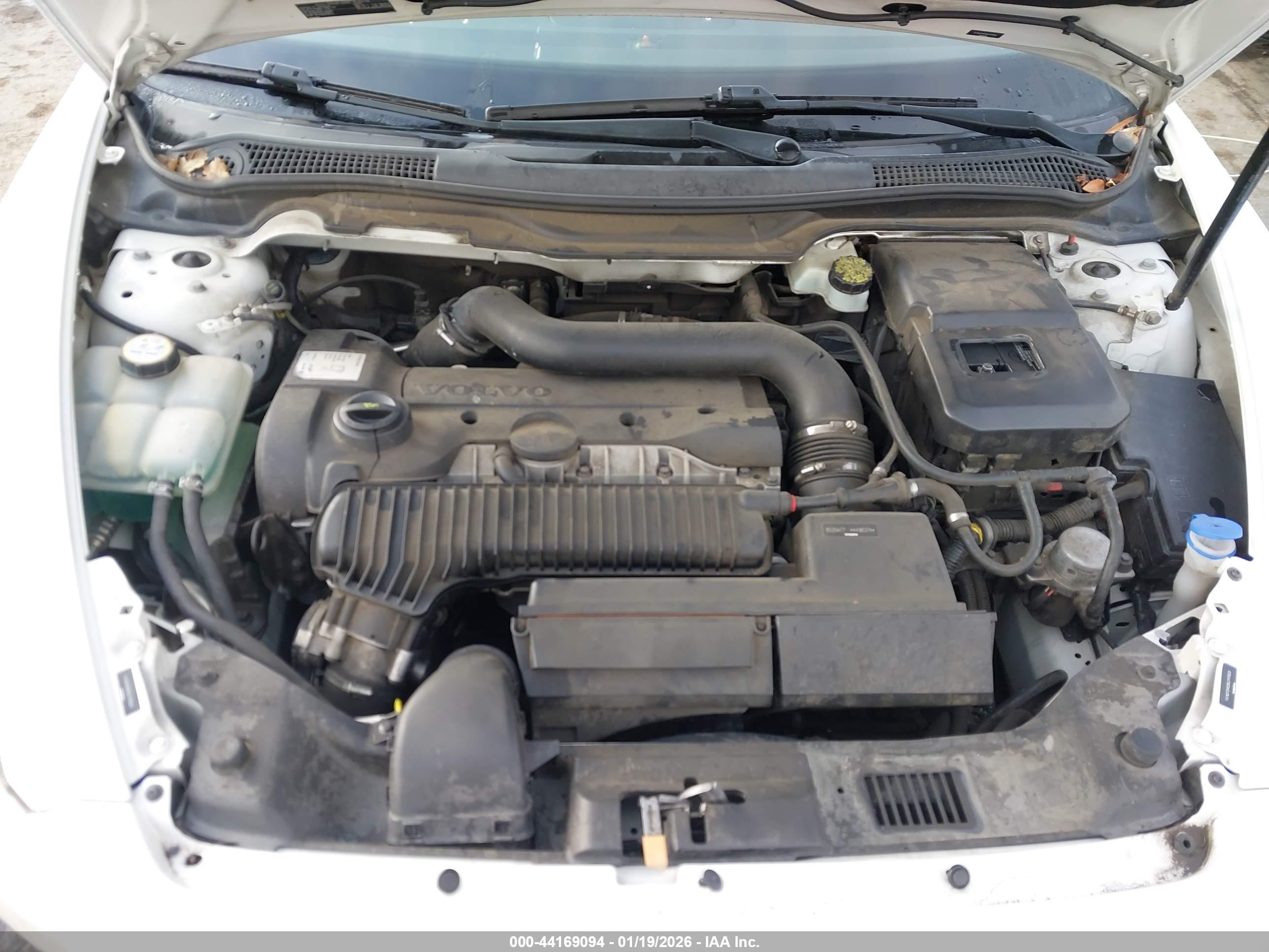 VOLVO C70 image 10