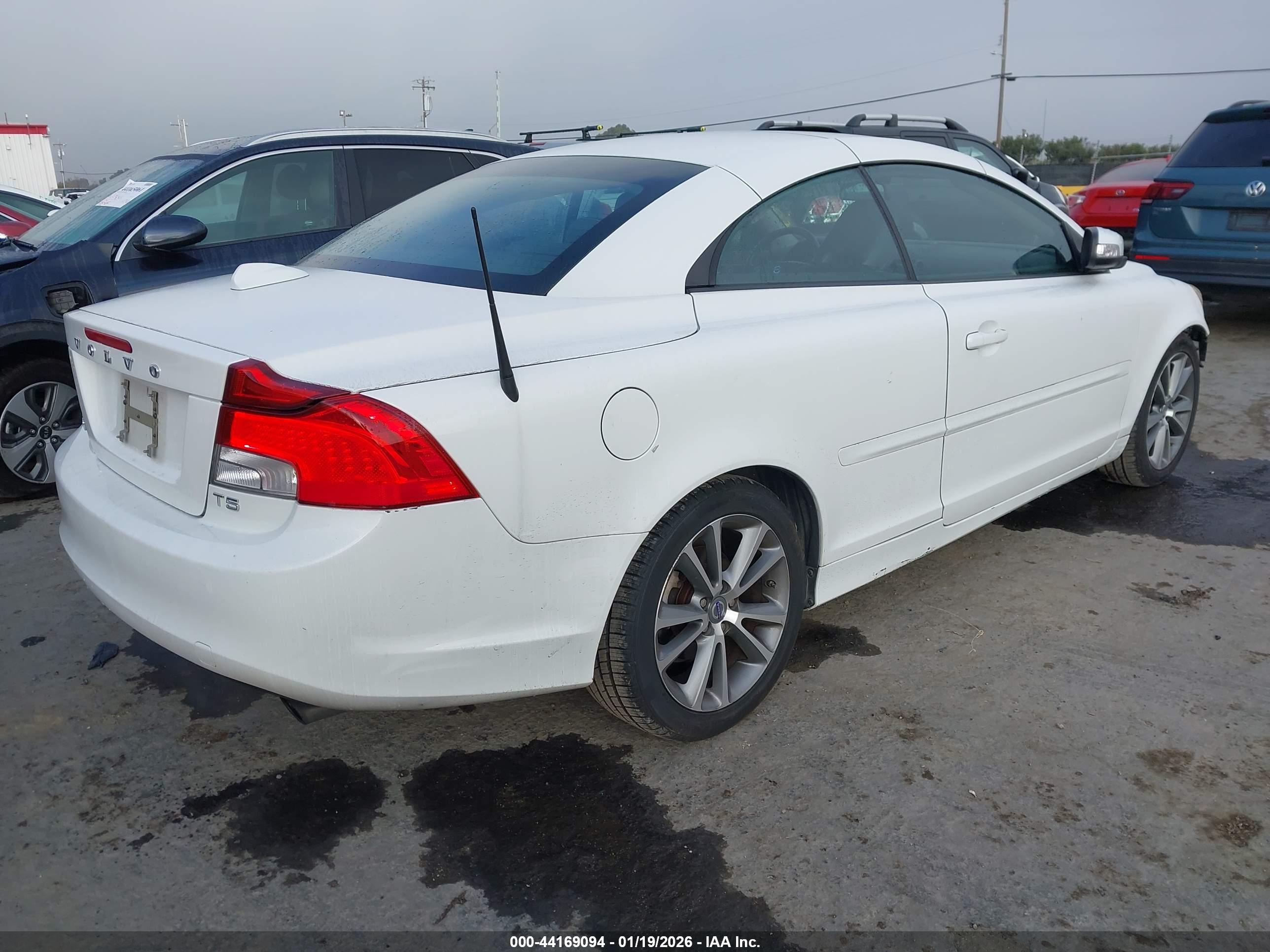 VOLVO C70 image 4