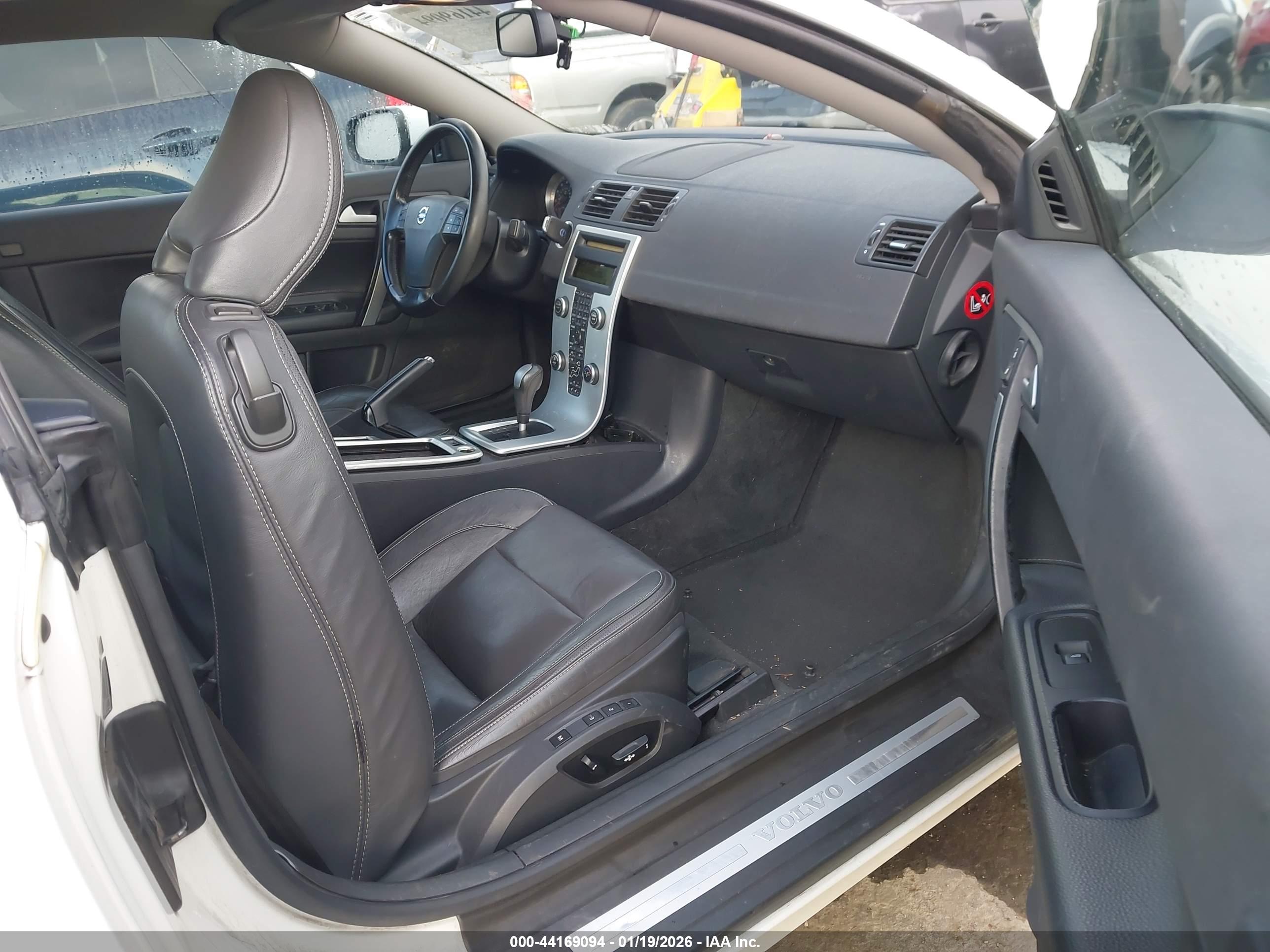 VOLVO C70 image 5
