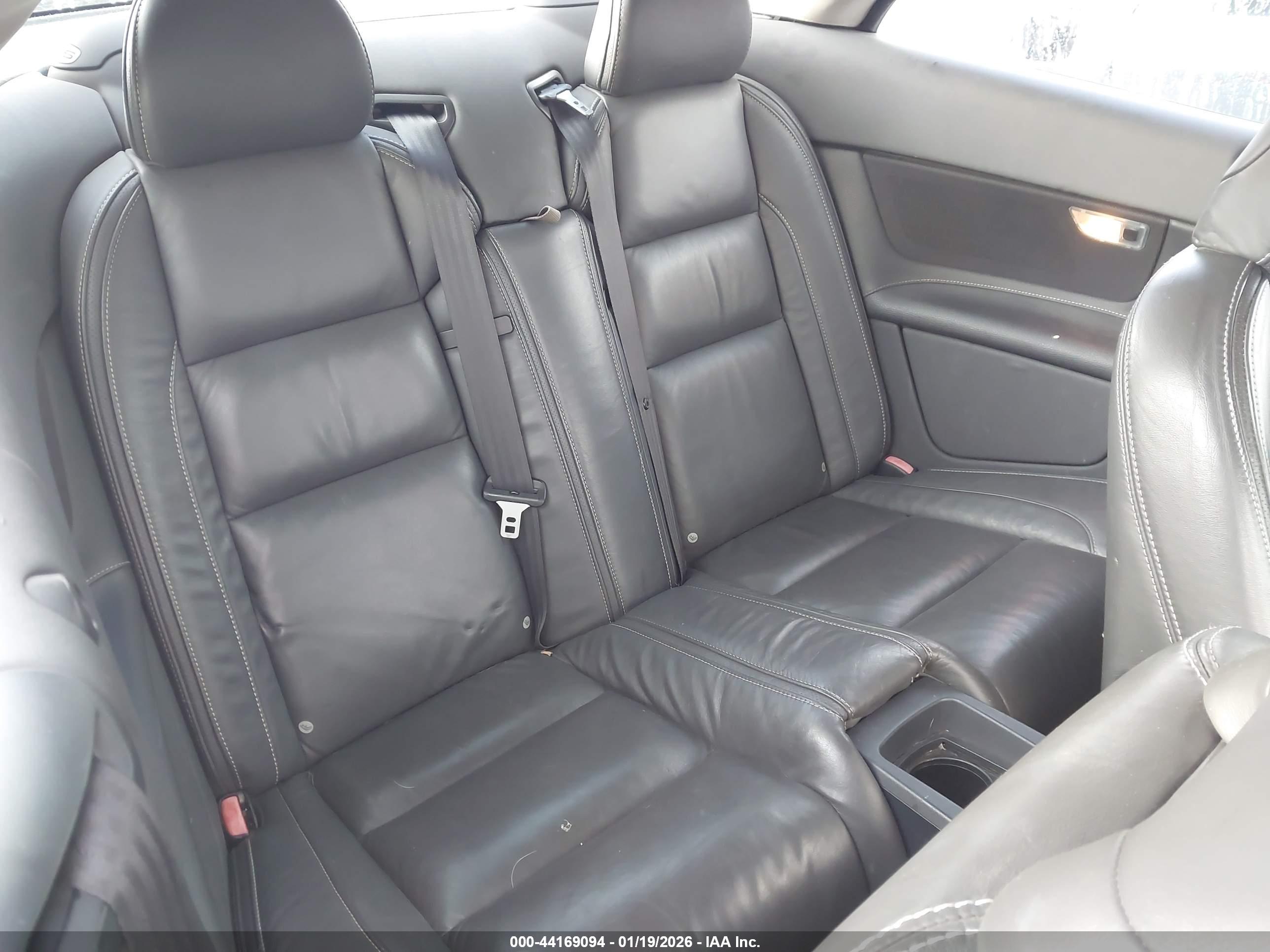 VOLVO C70 image 8