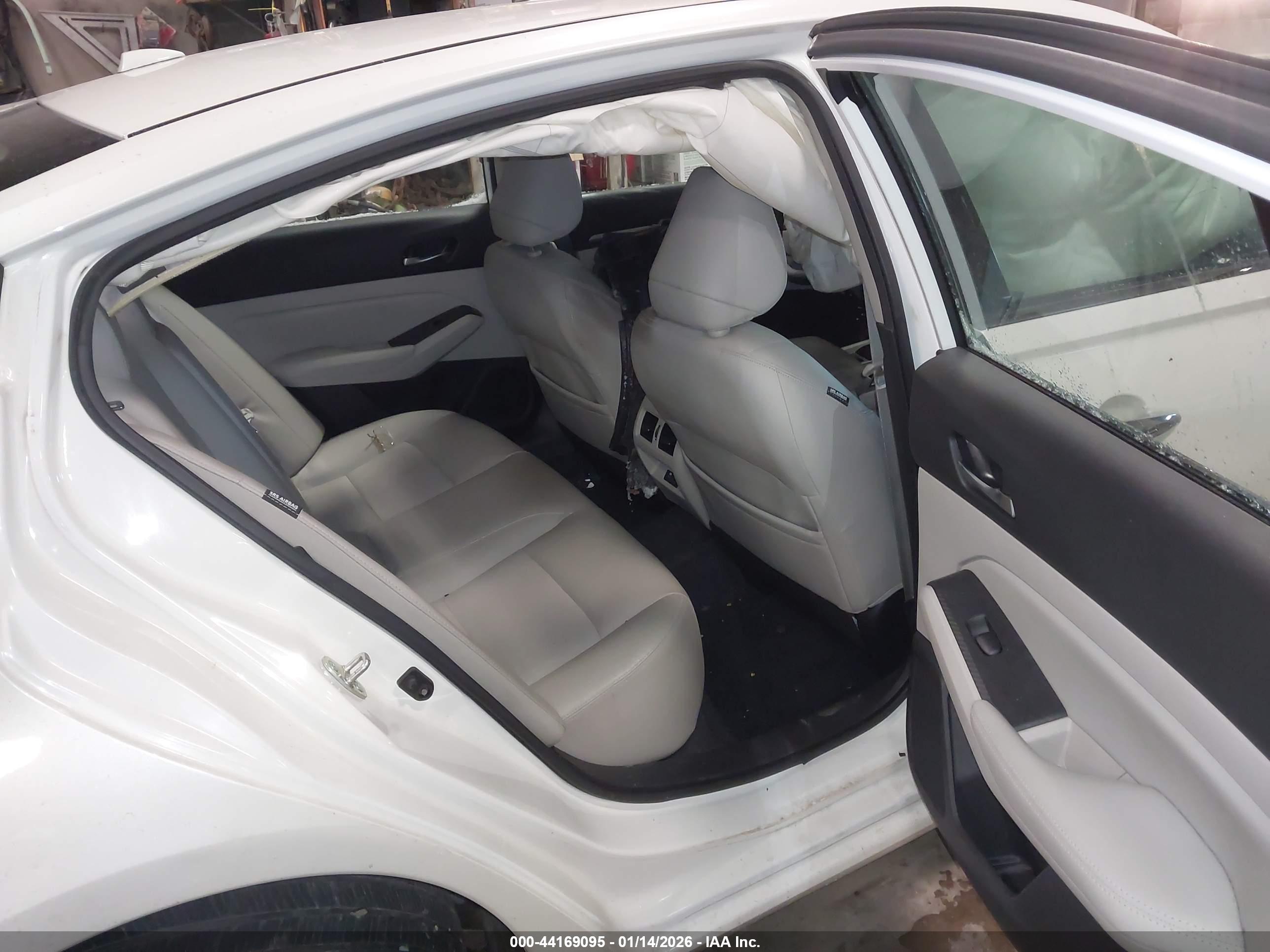 NISSAN ALTIMA image 8