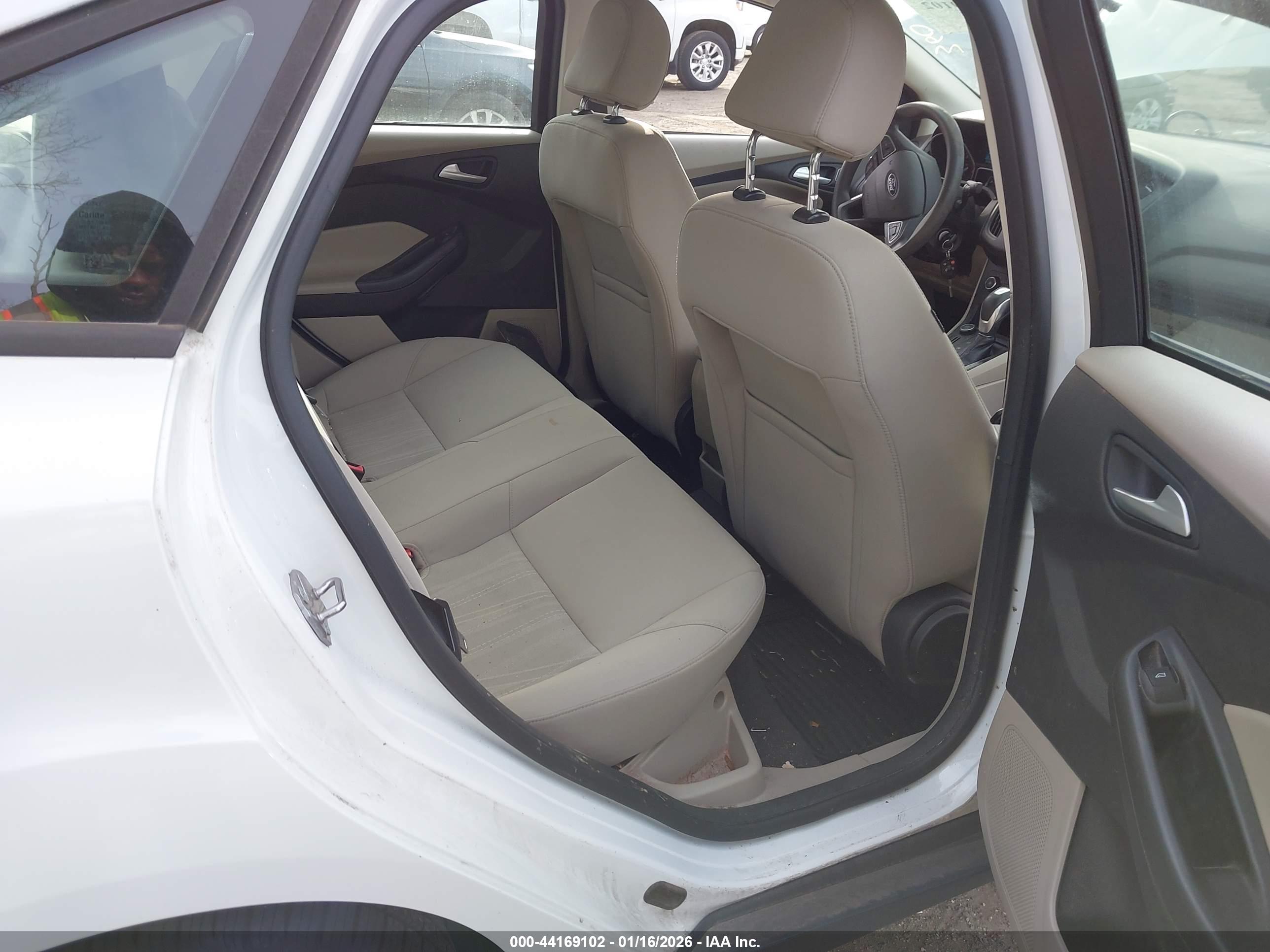 FORD FOCUS image 8
