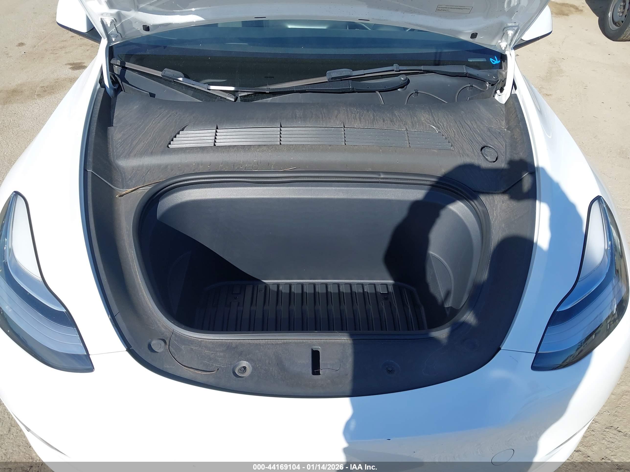 TESLA MODEL image 10