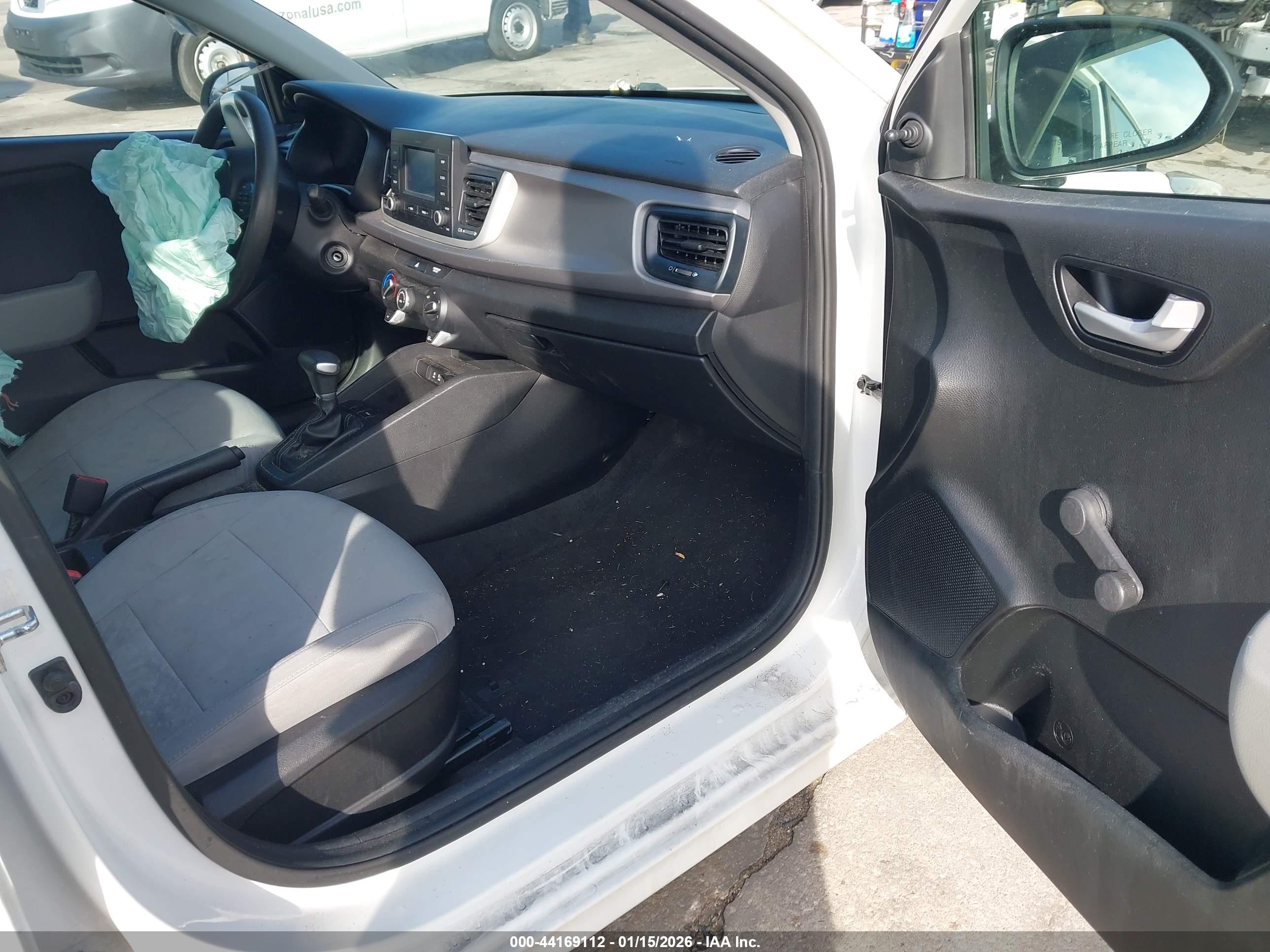 KIA RIO image 5