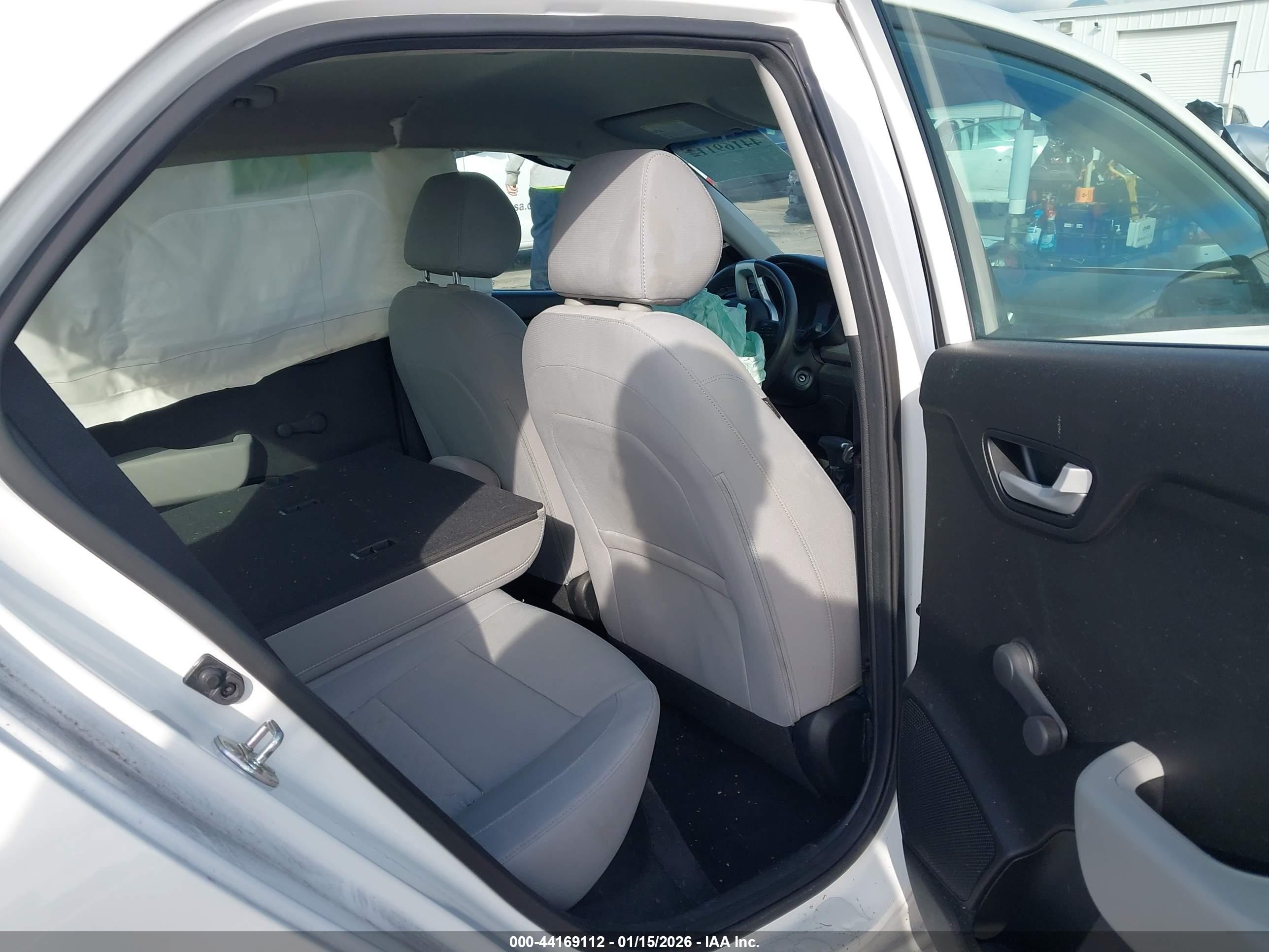 KIA RIO image 8