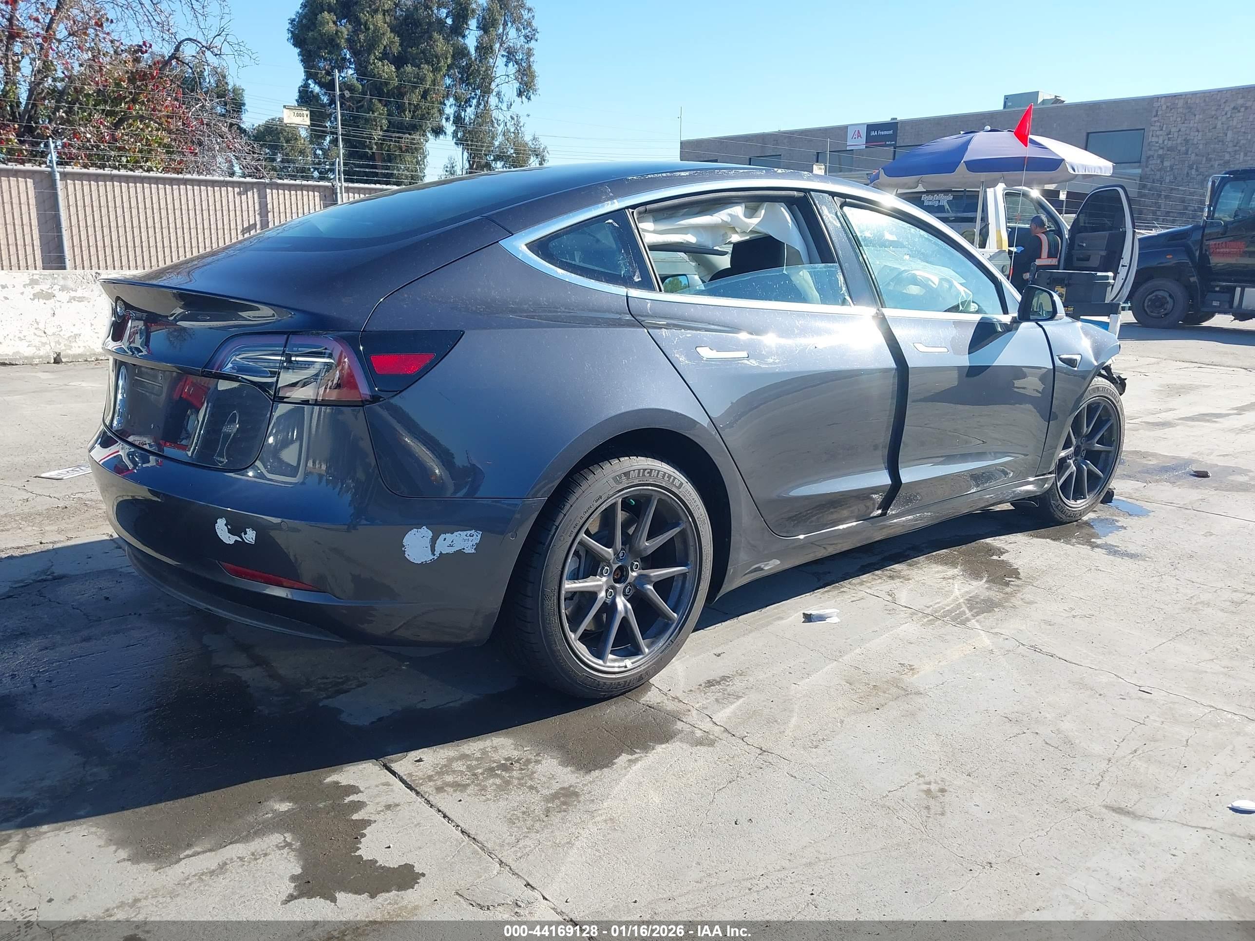 TESLA MODEL image 4