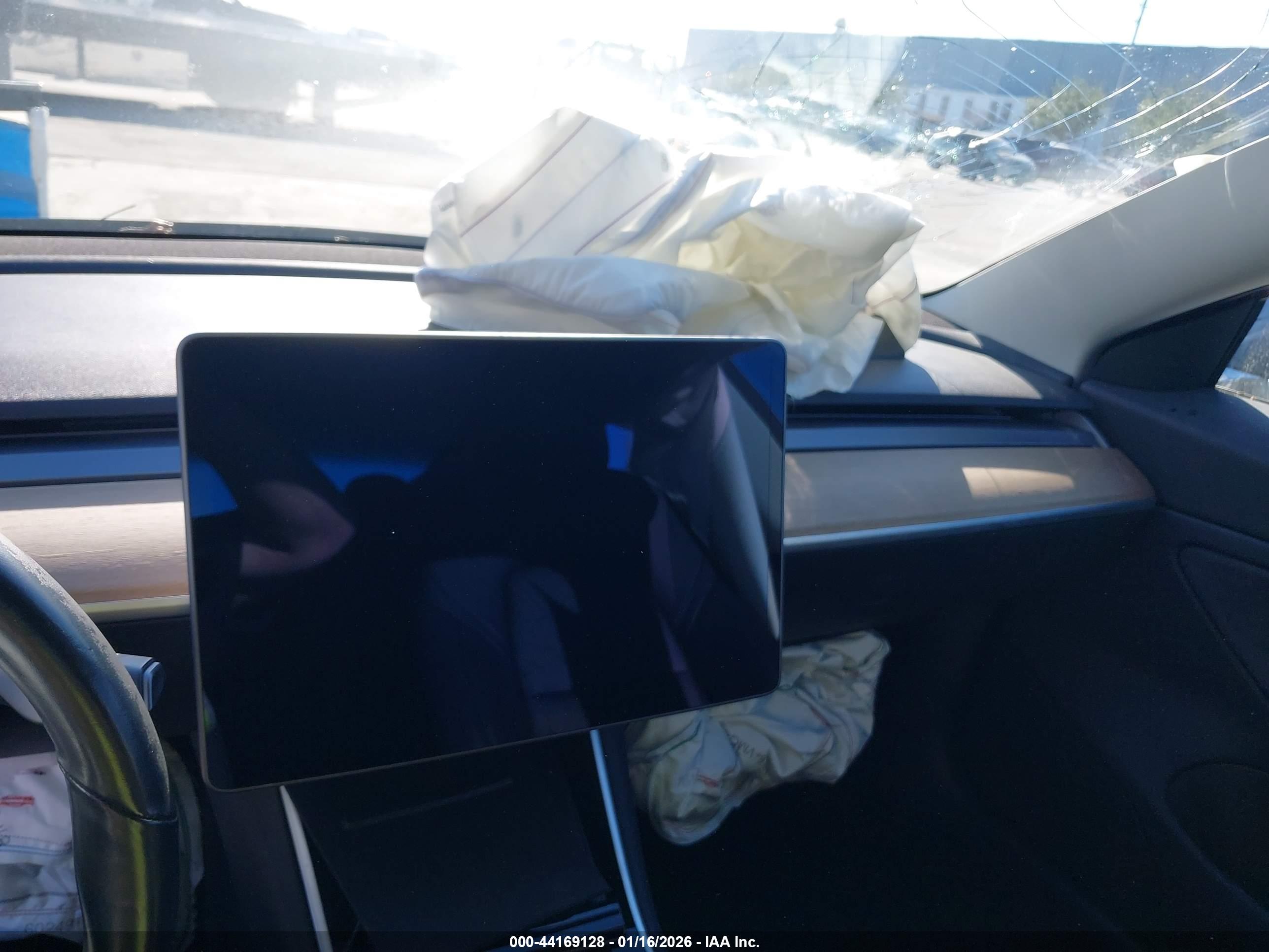 TESLA MODEL image 7