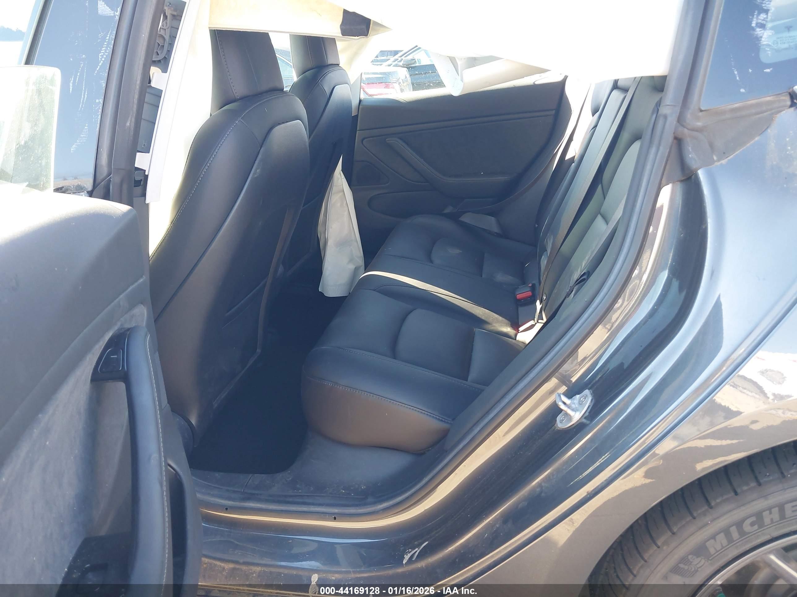 TESLA MODEL image 8