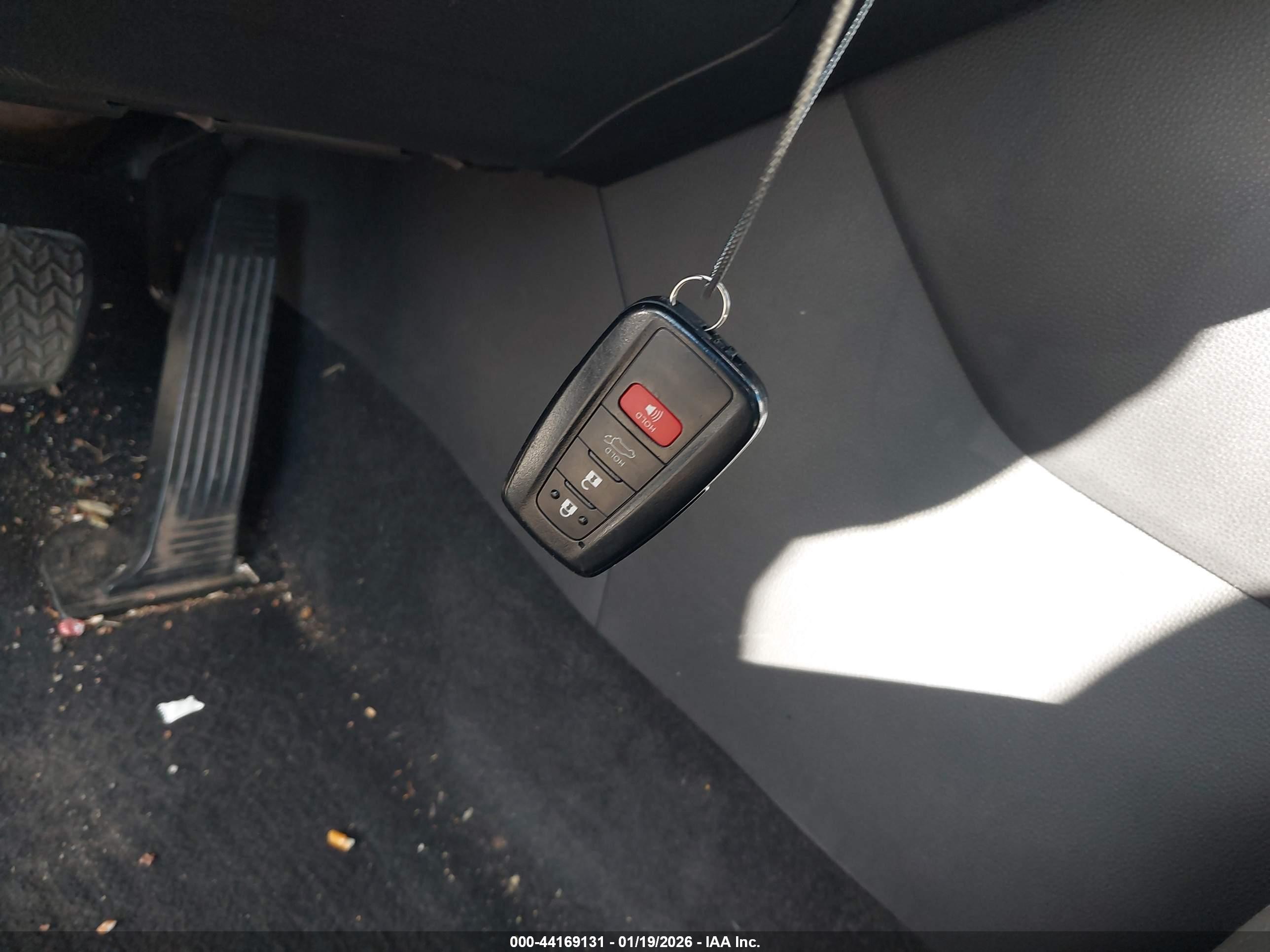TOYOTA RAV4 image 11