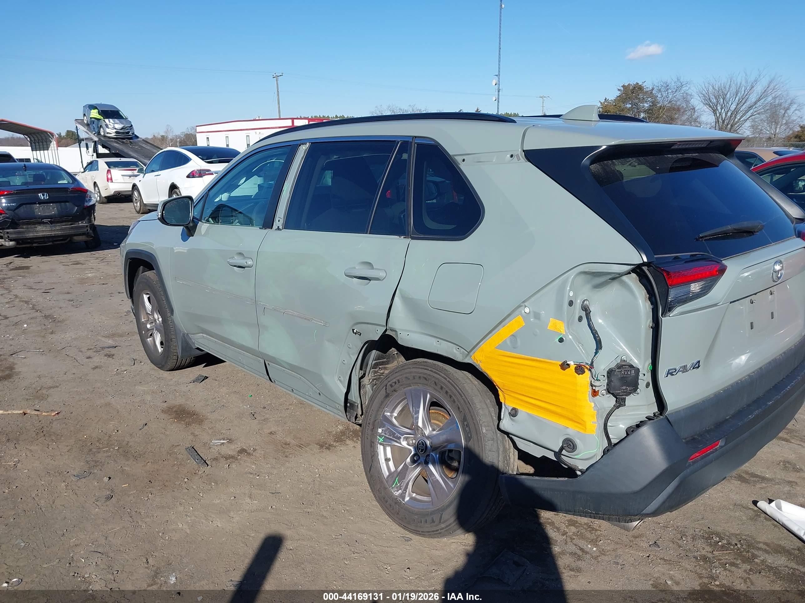 TOYOTA RAV4 image 3