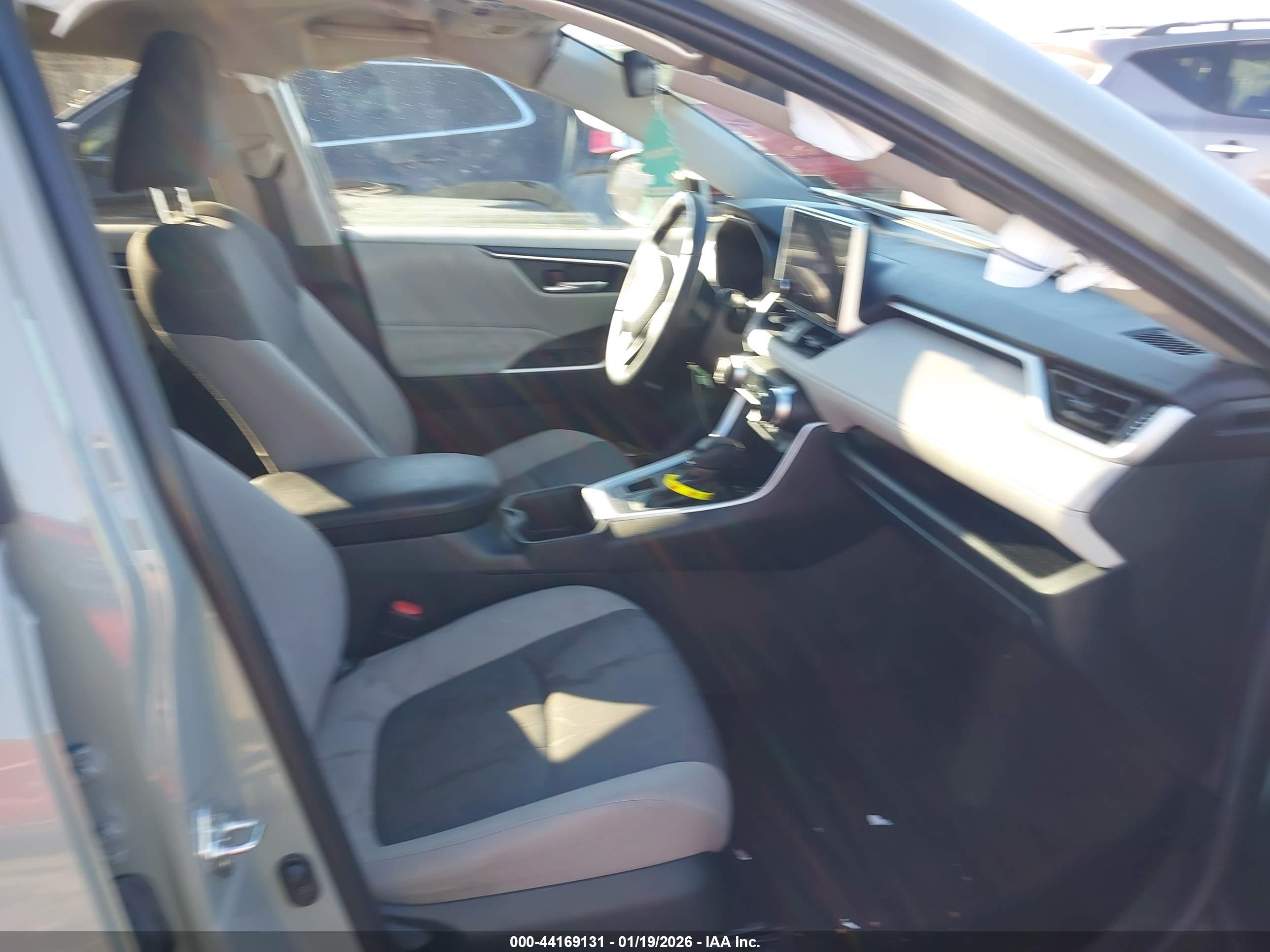 TOYOTA RAV4 image 5