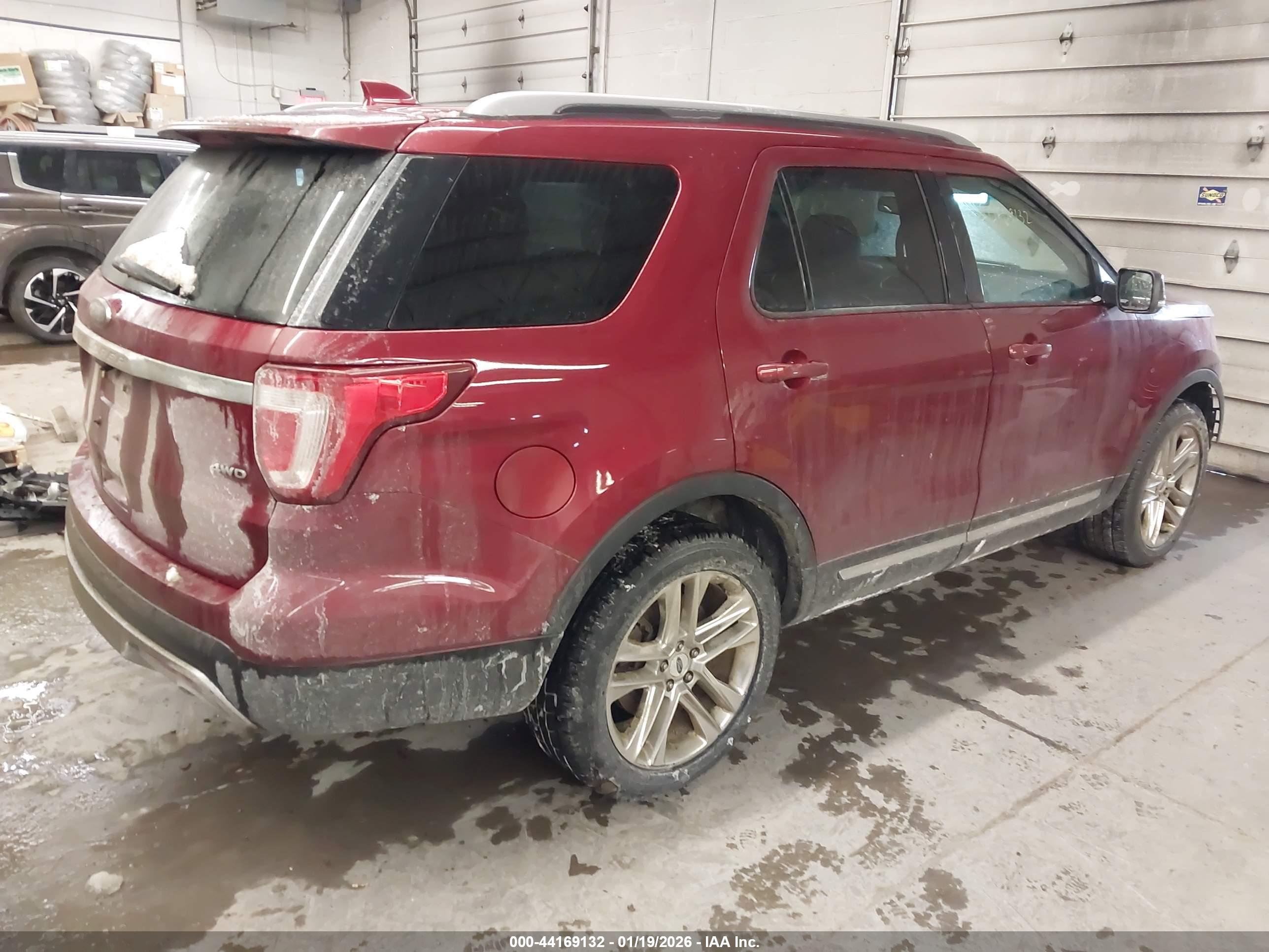 FORD EXPLORER image 4