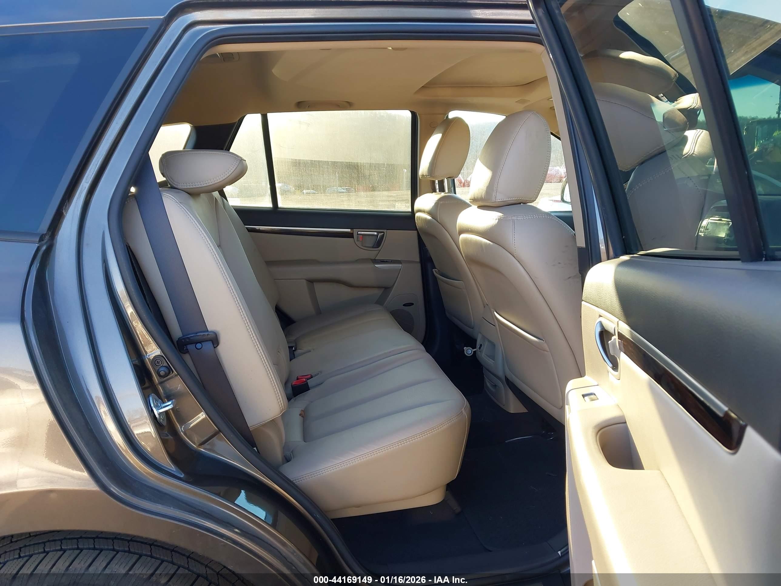 HYUNDAI SANTA image 8