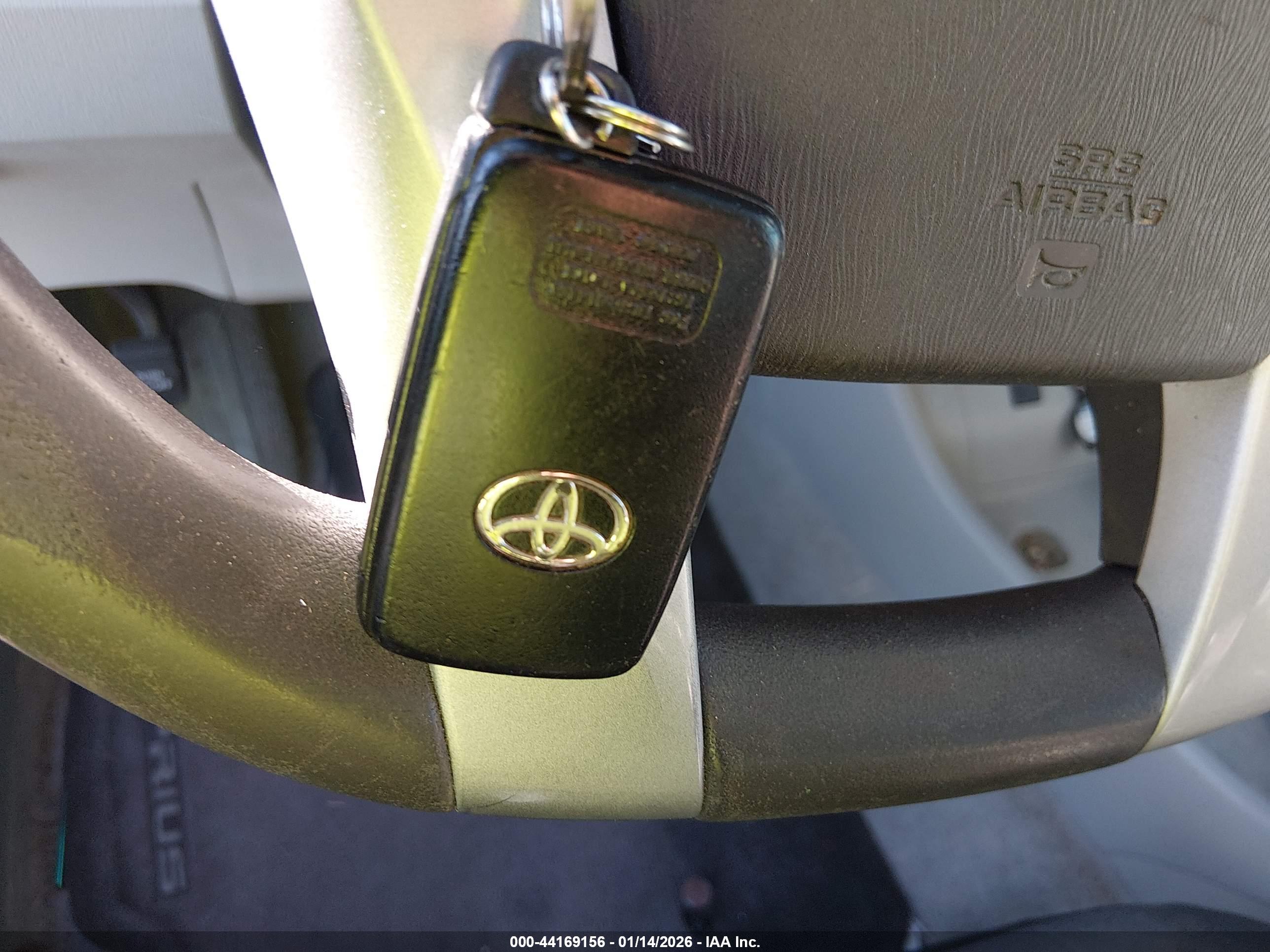 TOYOTA PRIUS image 11