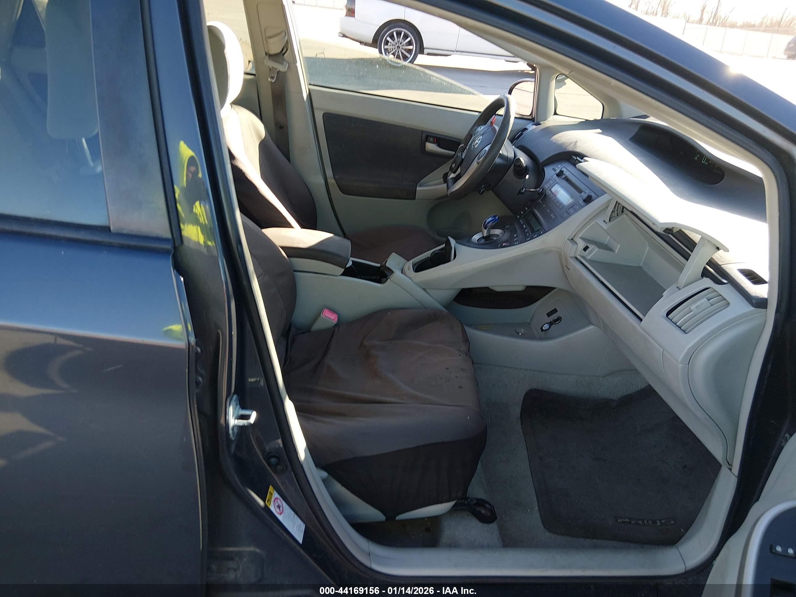 TOYOTA PRIUS image 5