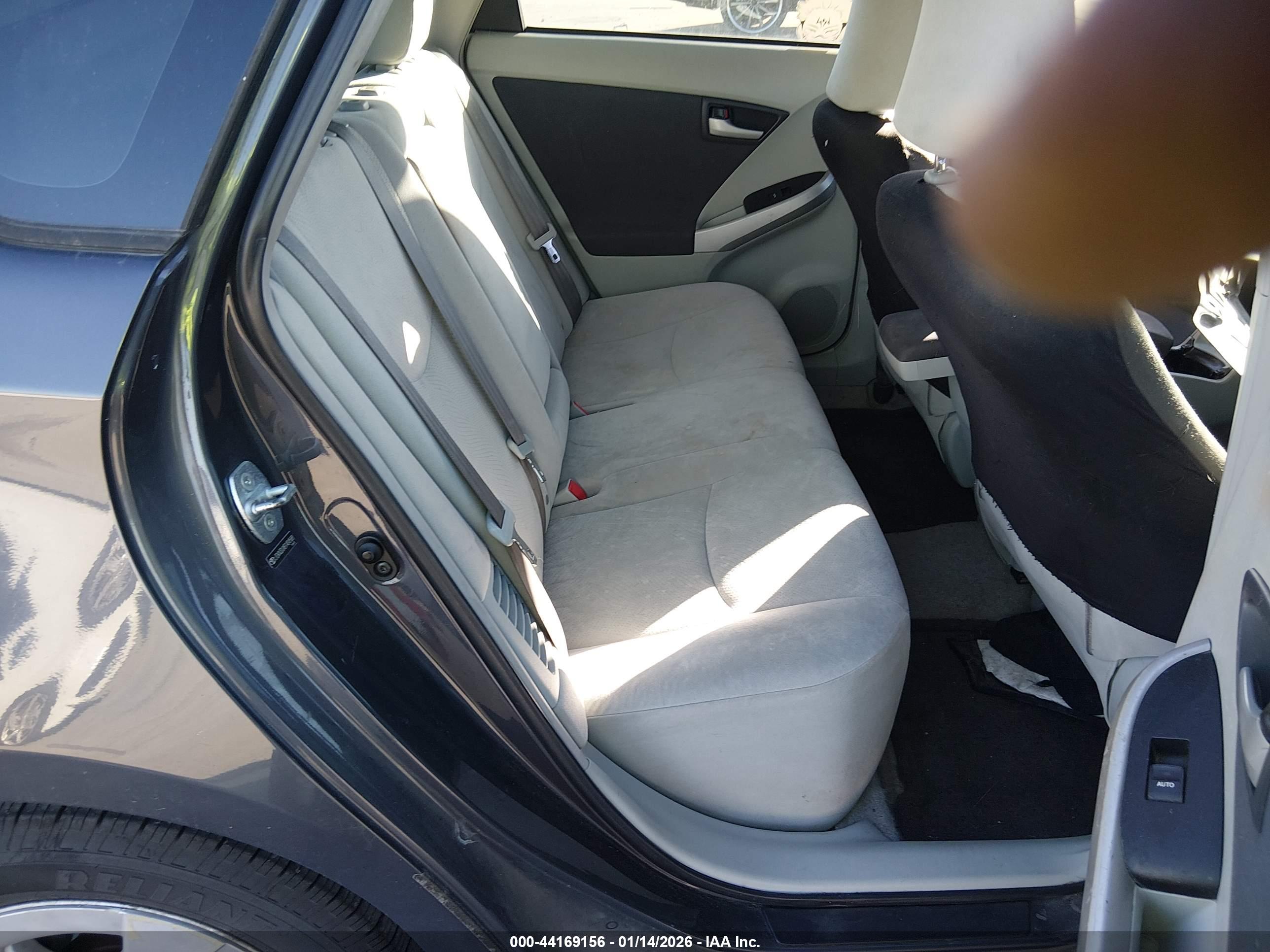 TOYOTA PRIUS image 8