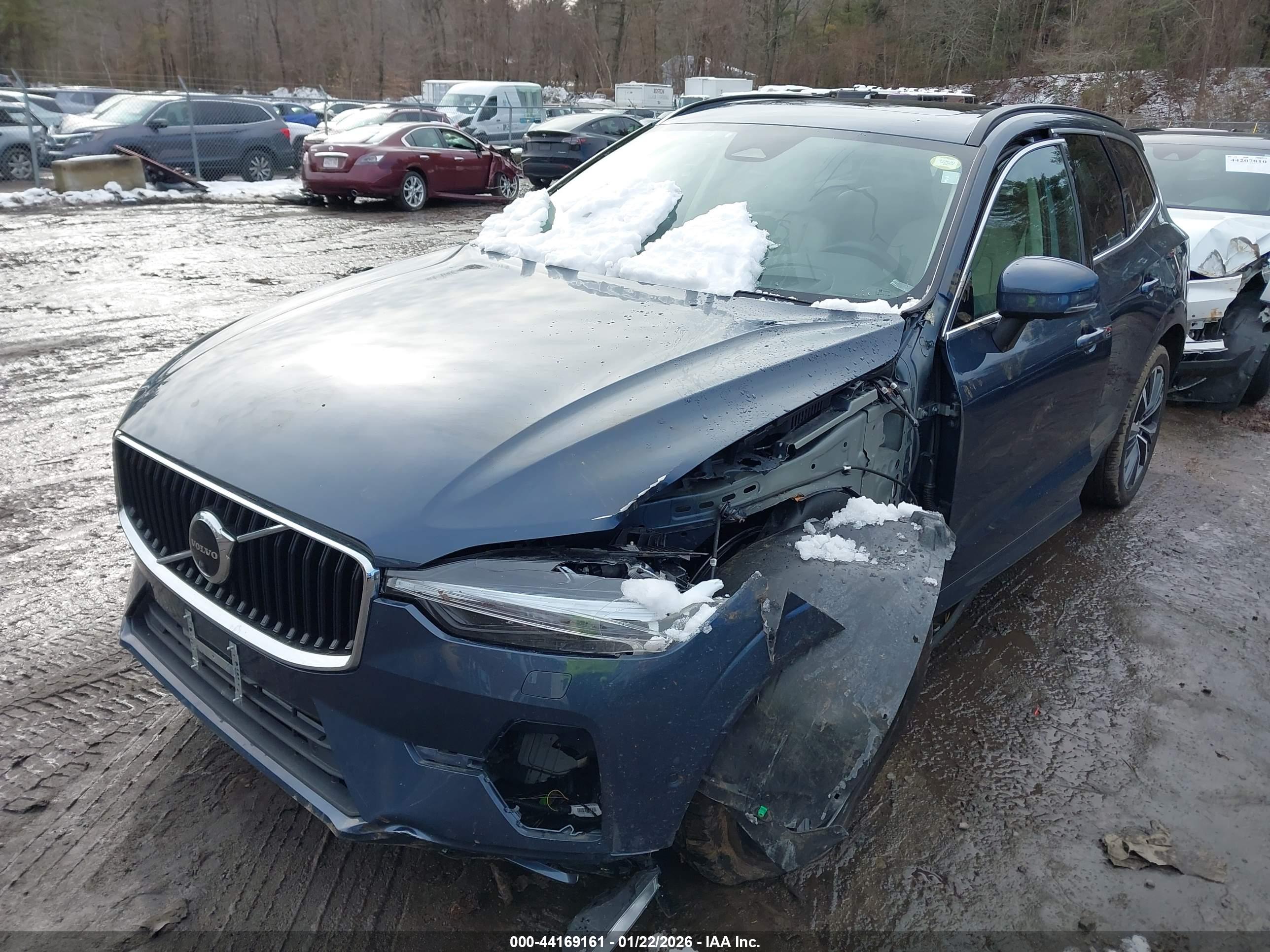 VOLVO XC60 image 2