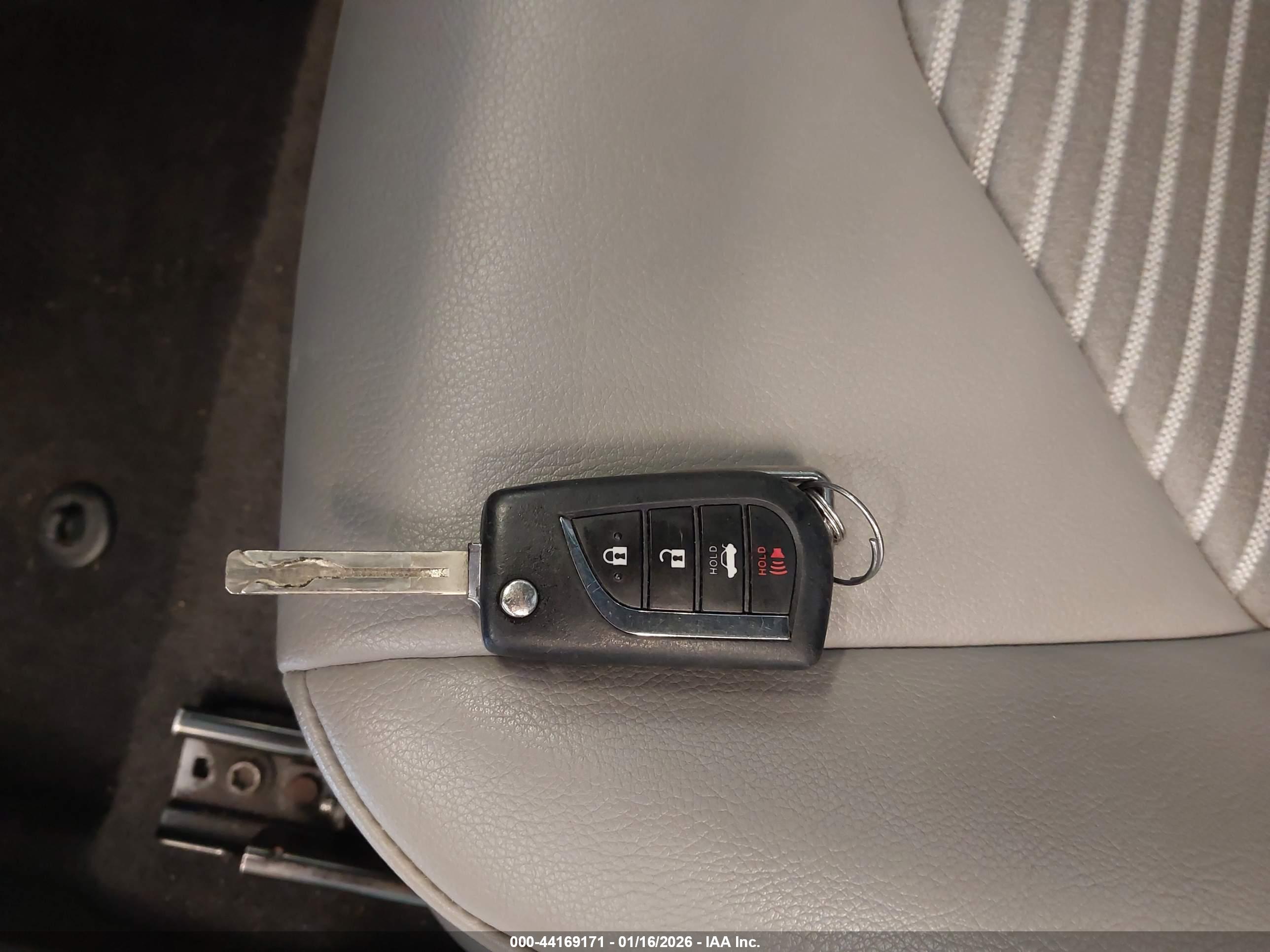 TOYOTA CAMRY image 11