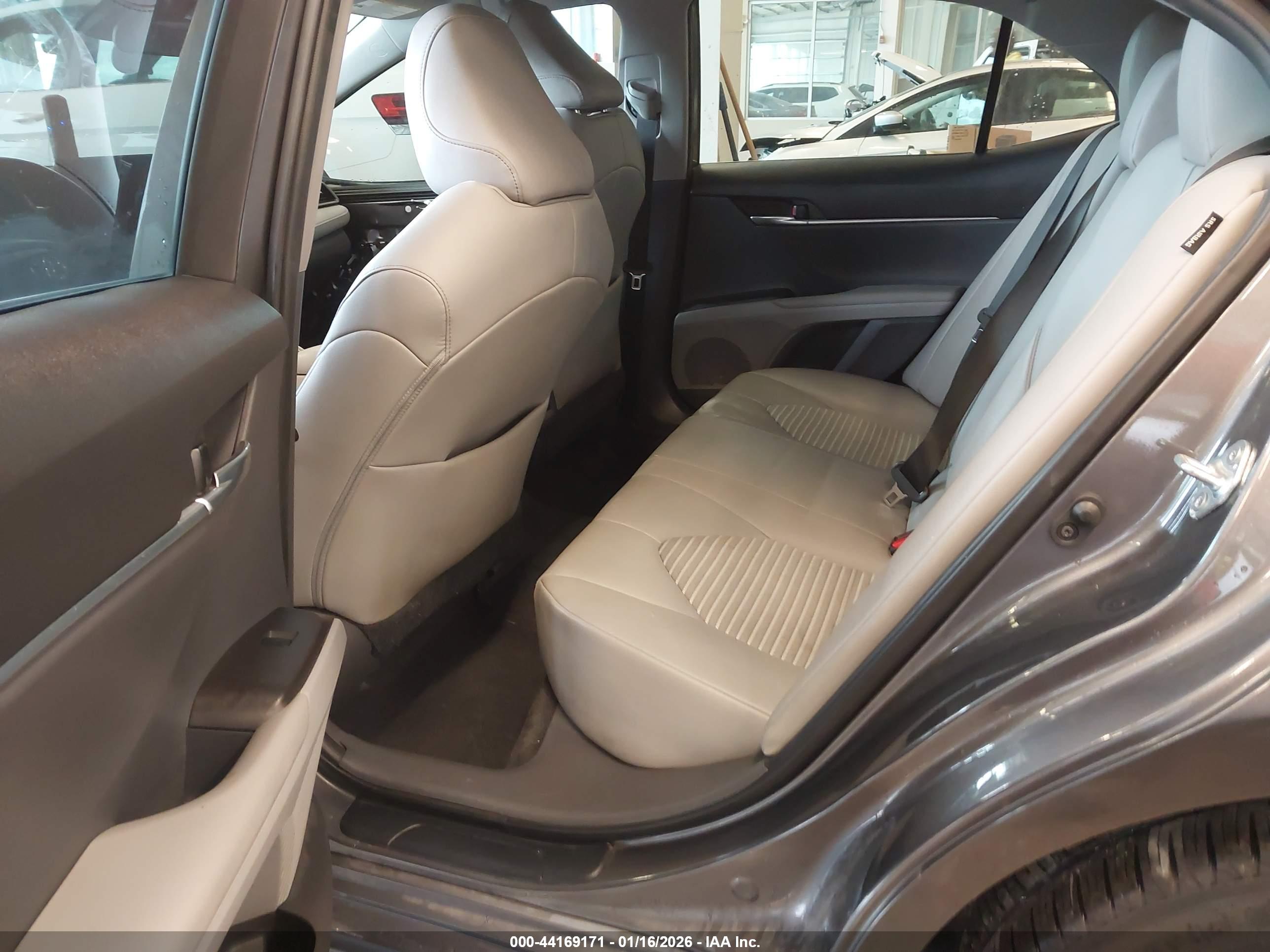 TOYOTA CAMRY image 8