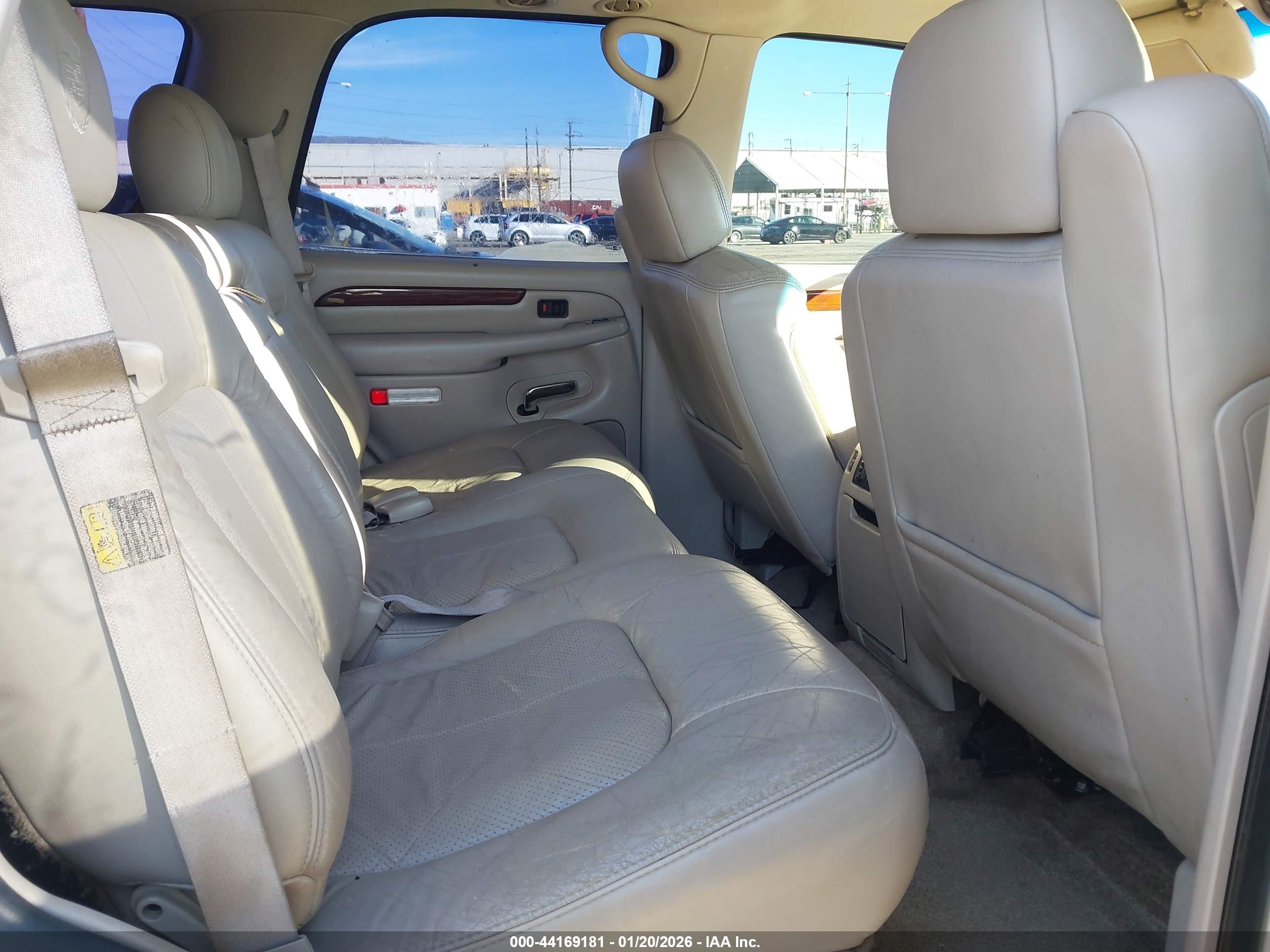 CADILLAC ESCALADE image 8