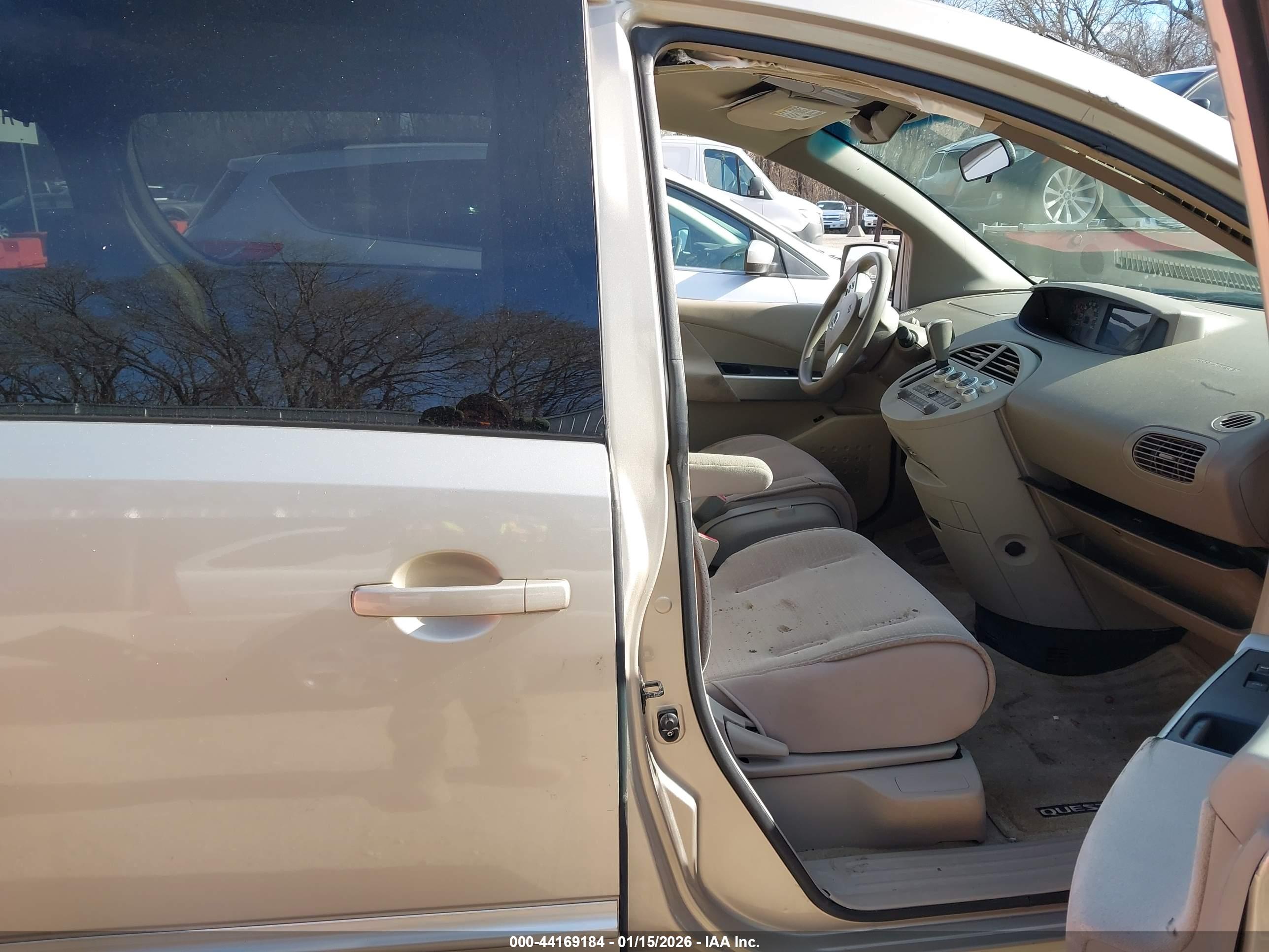 NISSAN QUEST image 5