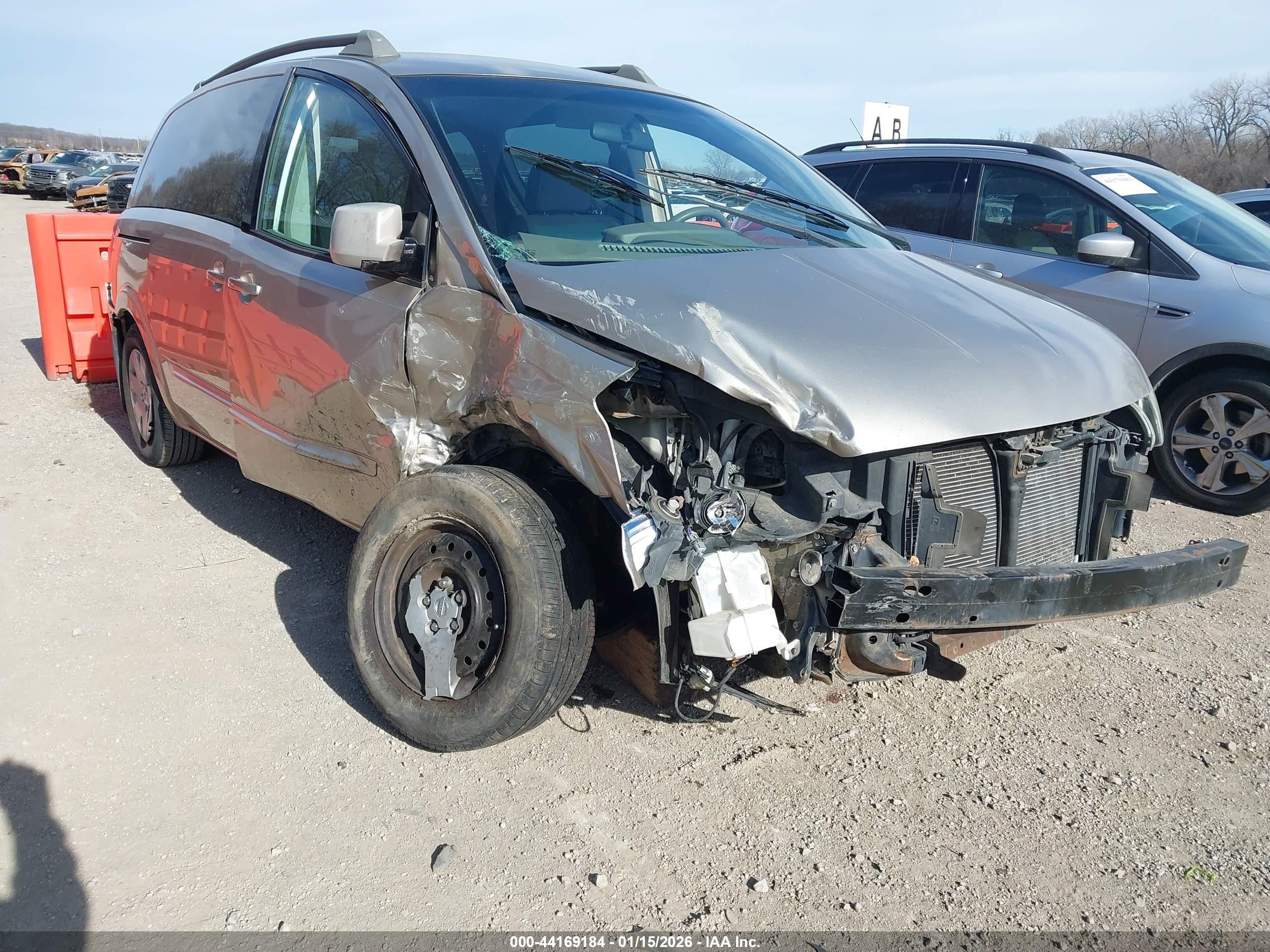 NISSAN QUEST image 6