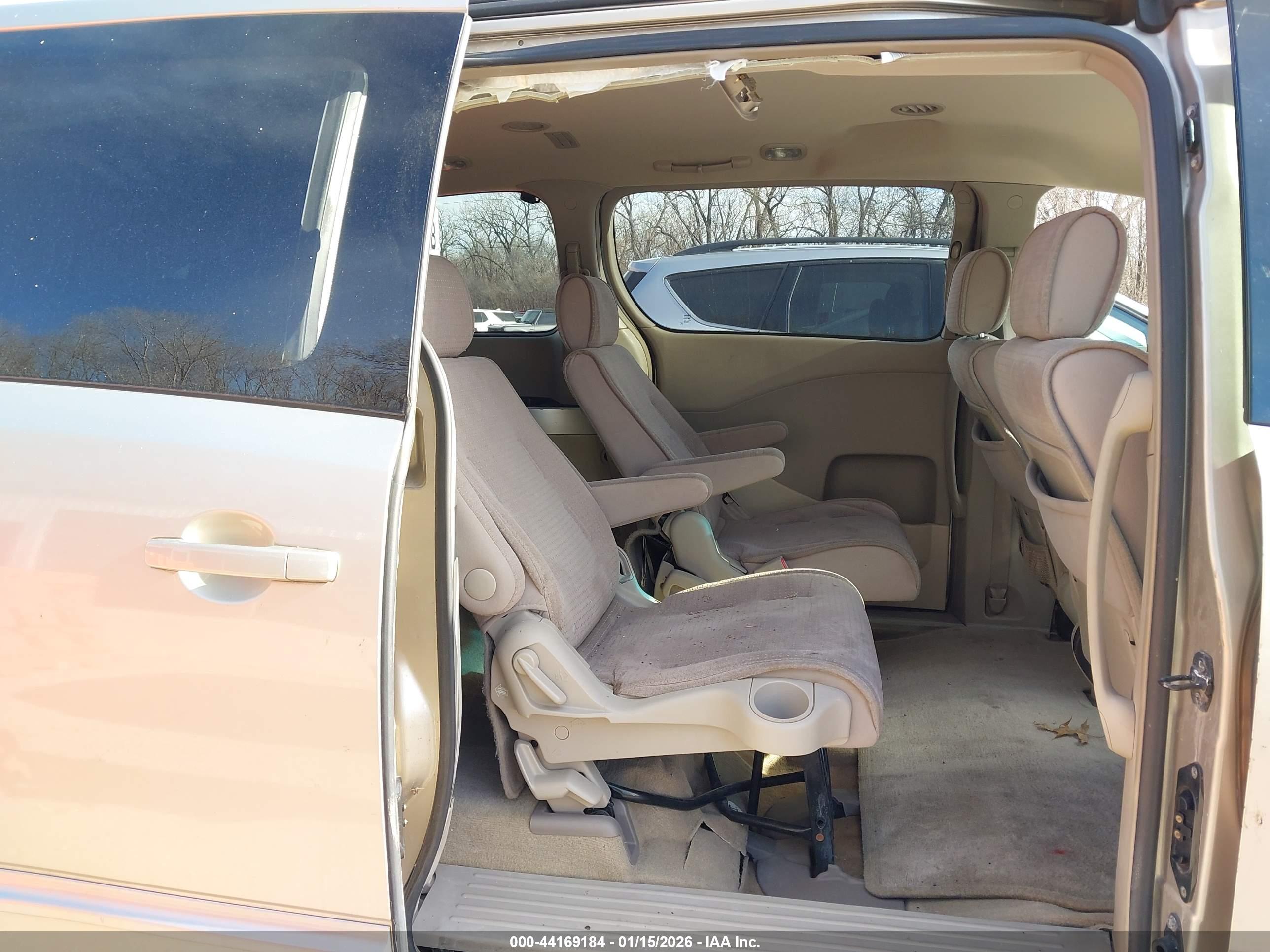 NISSAN QUEST image 8