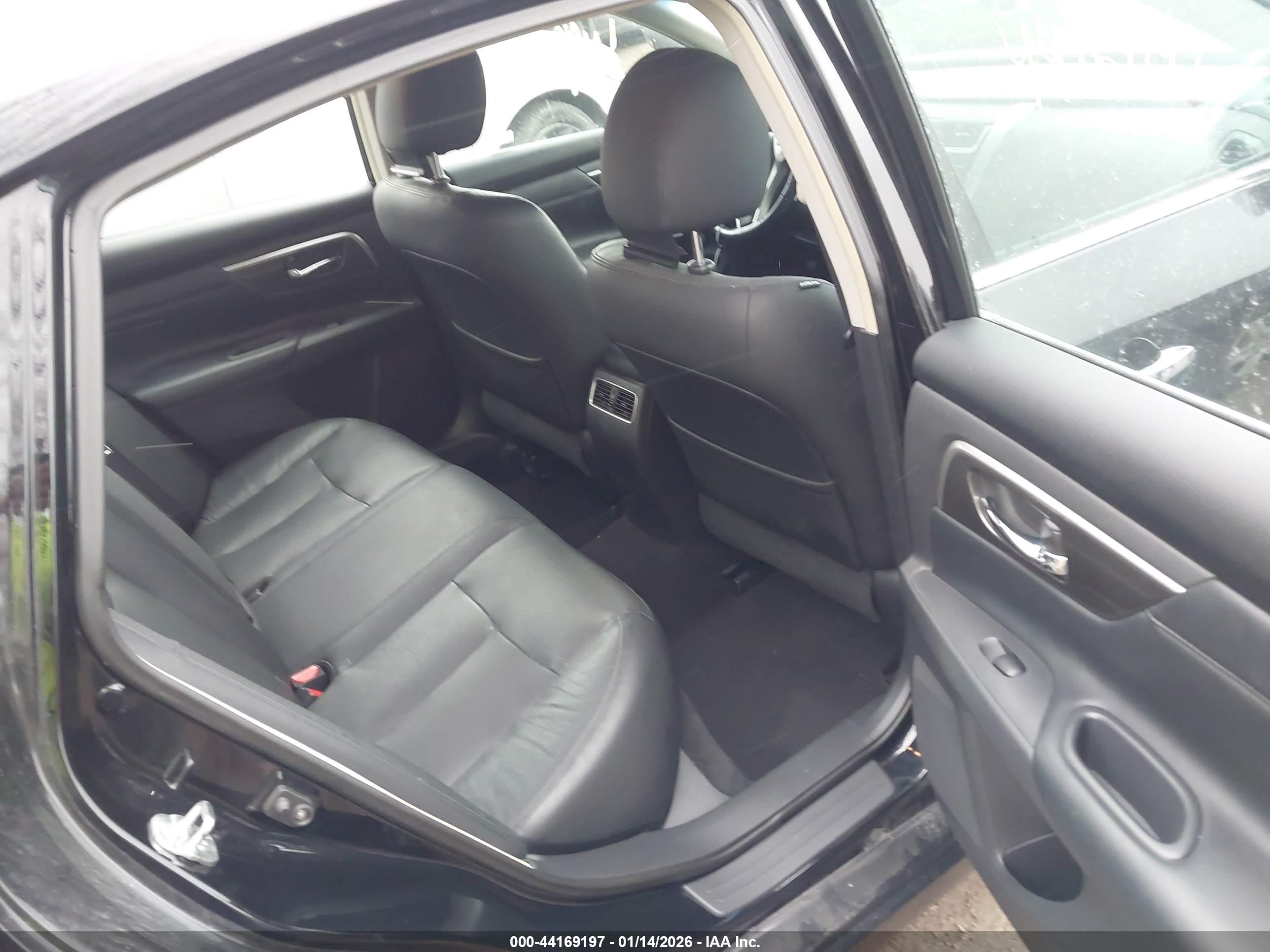 NISSAN ALTIMA image 8
