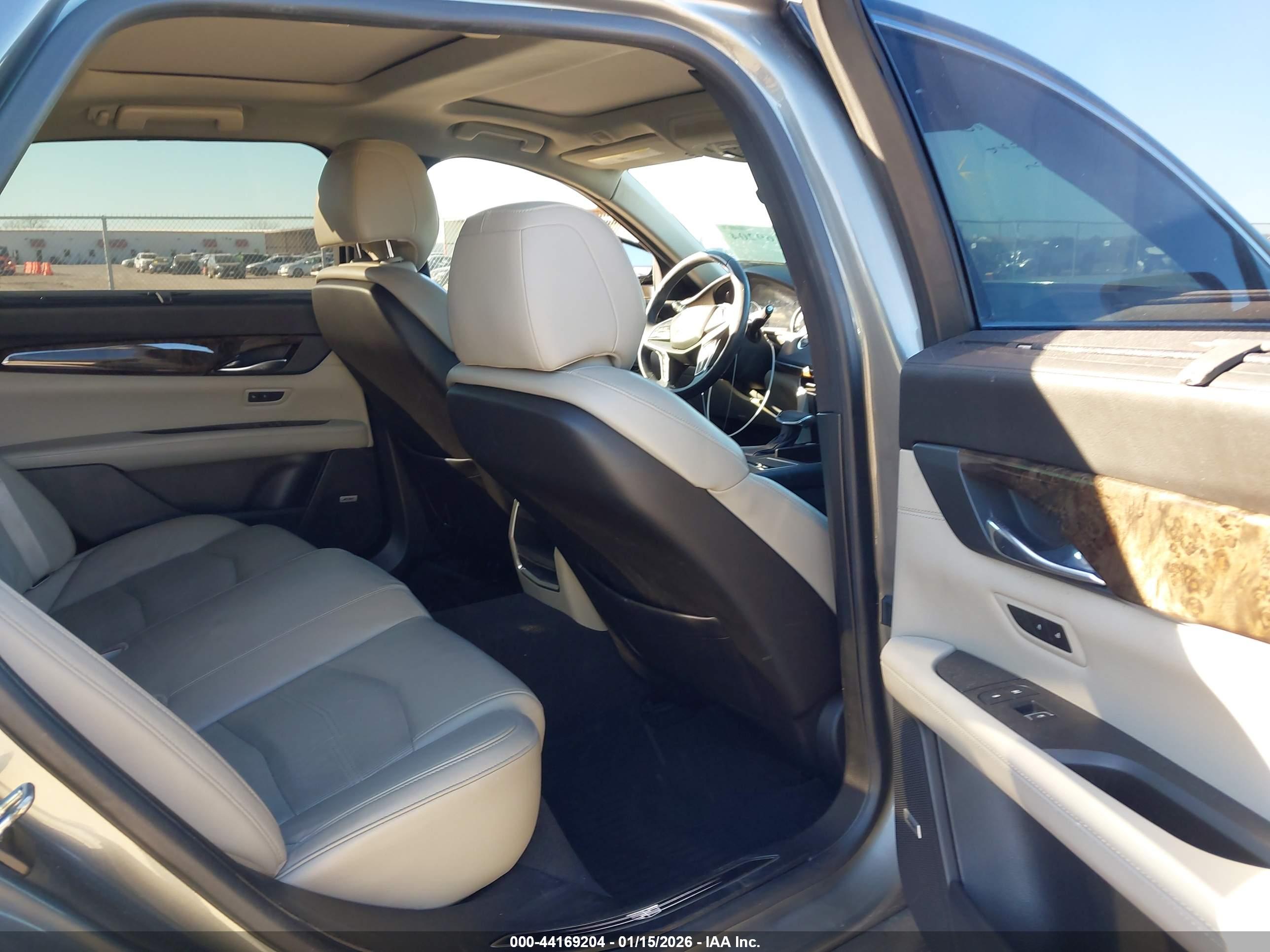CADILLAC CT6 image 8