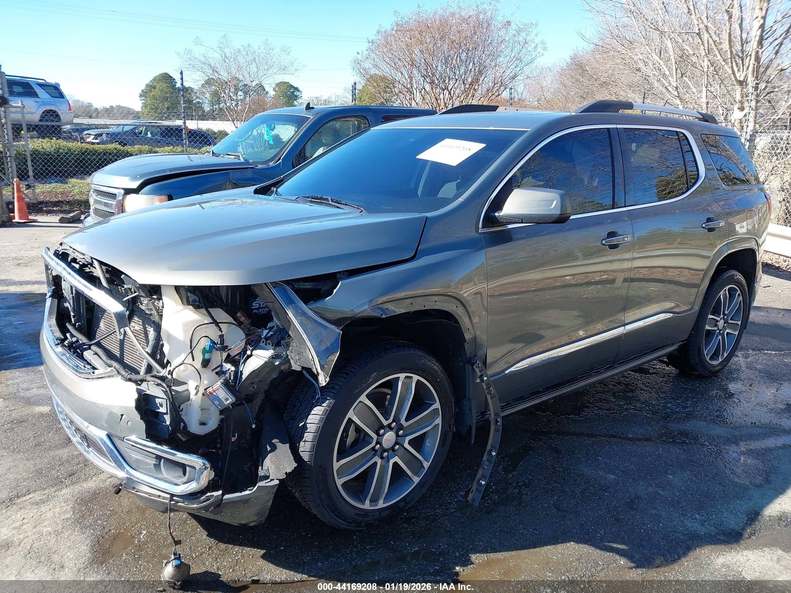 GMC ACADIA image 2