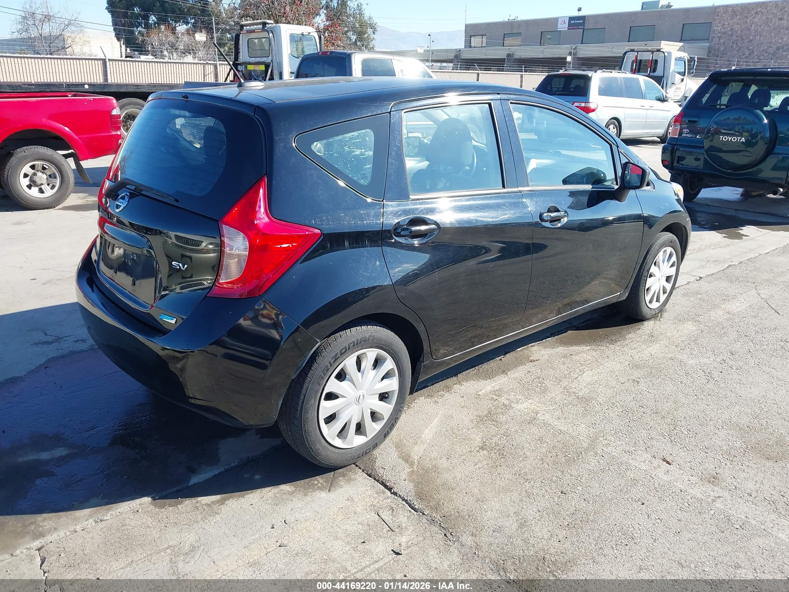 NISSAN VERSA image 4
