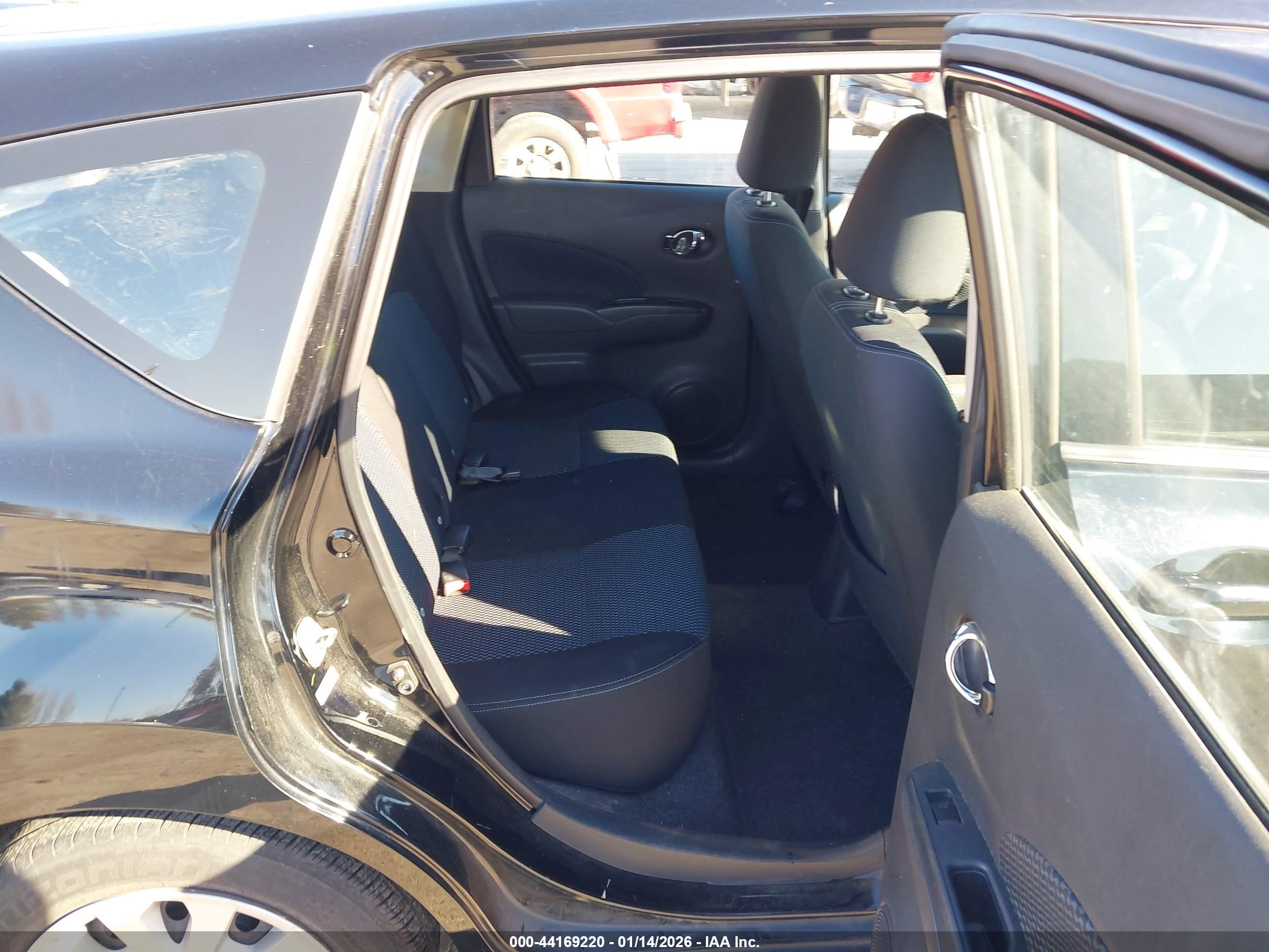 NISSAN VERSA image 8