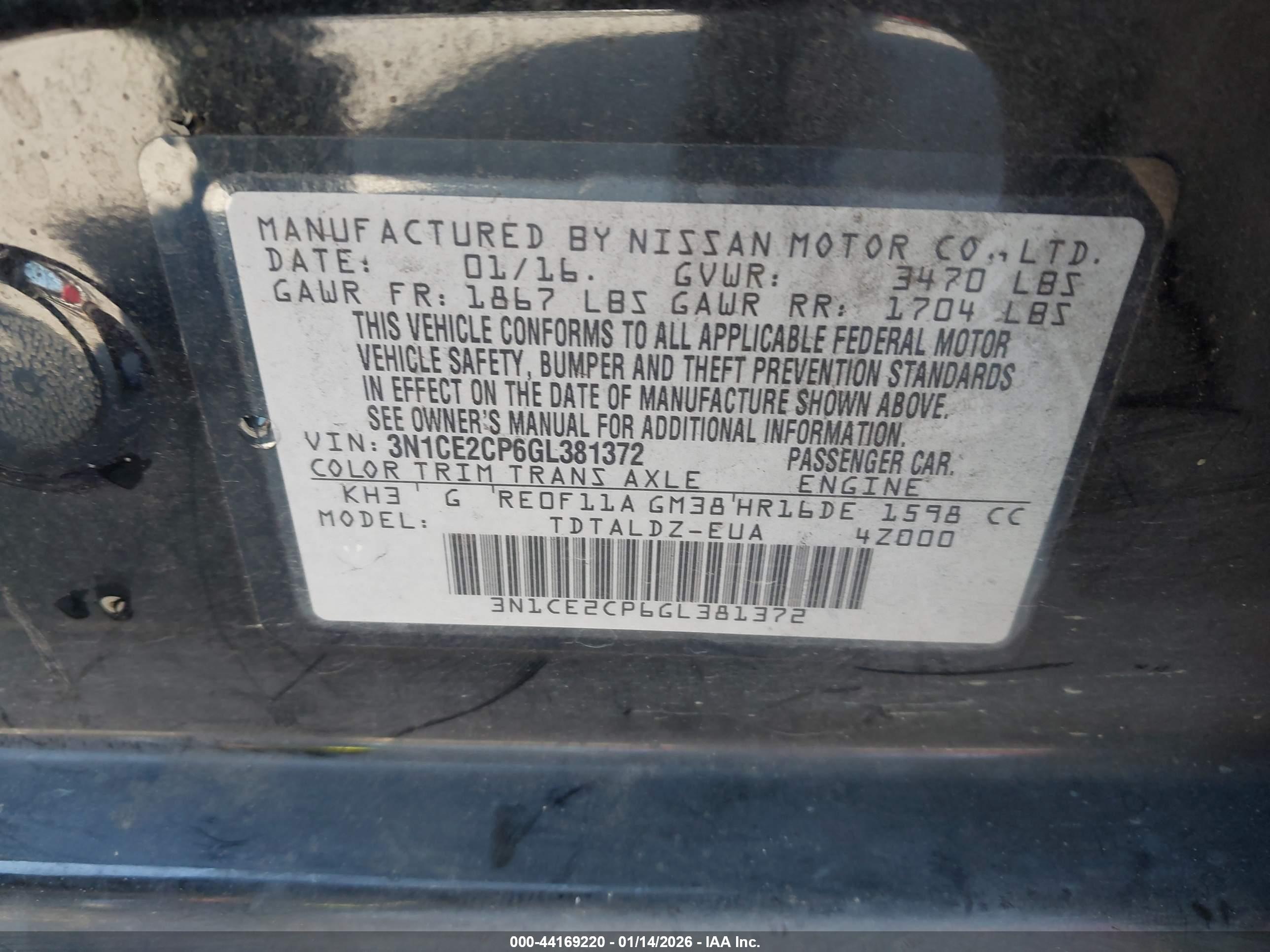 NISSAN VERSA image 9