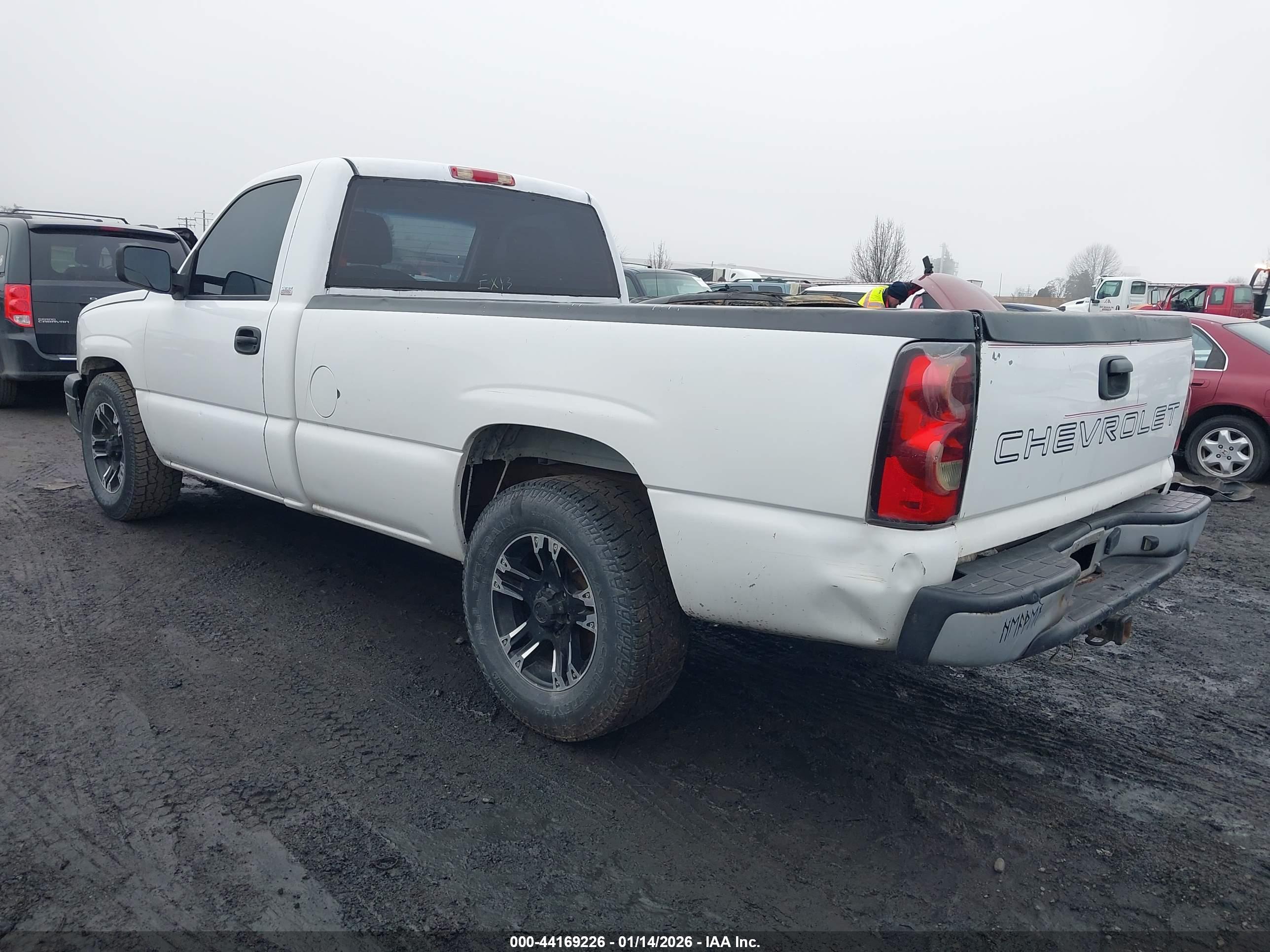 CHEVROLET SILVERADO image 3