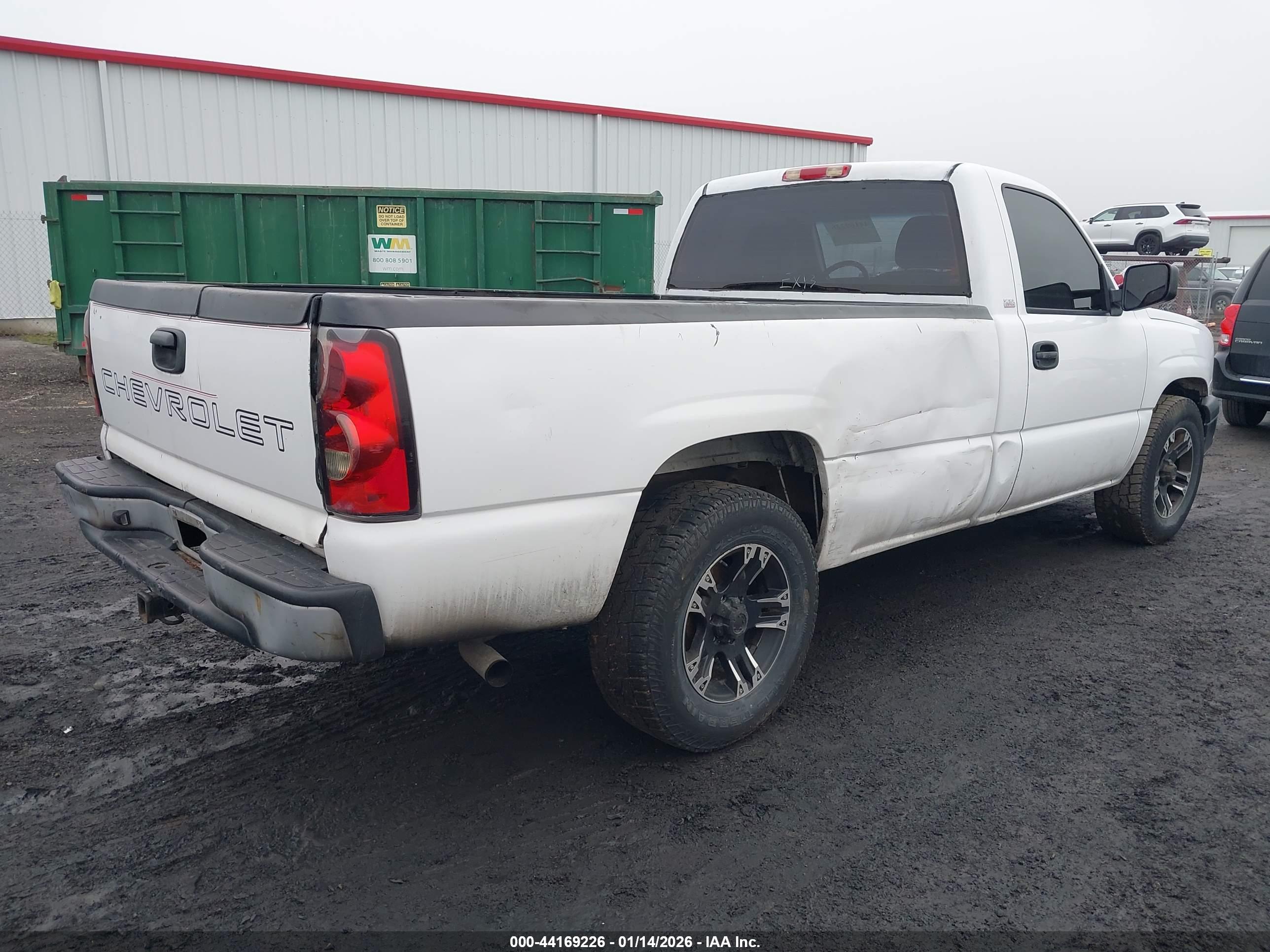 CHEVROLET SILVERADO image 4