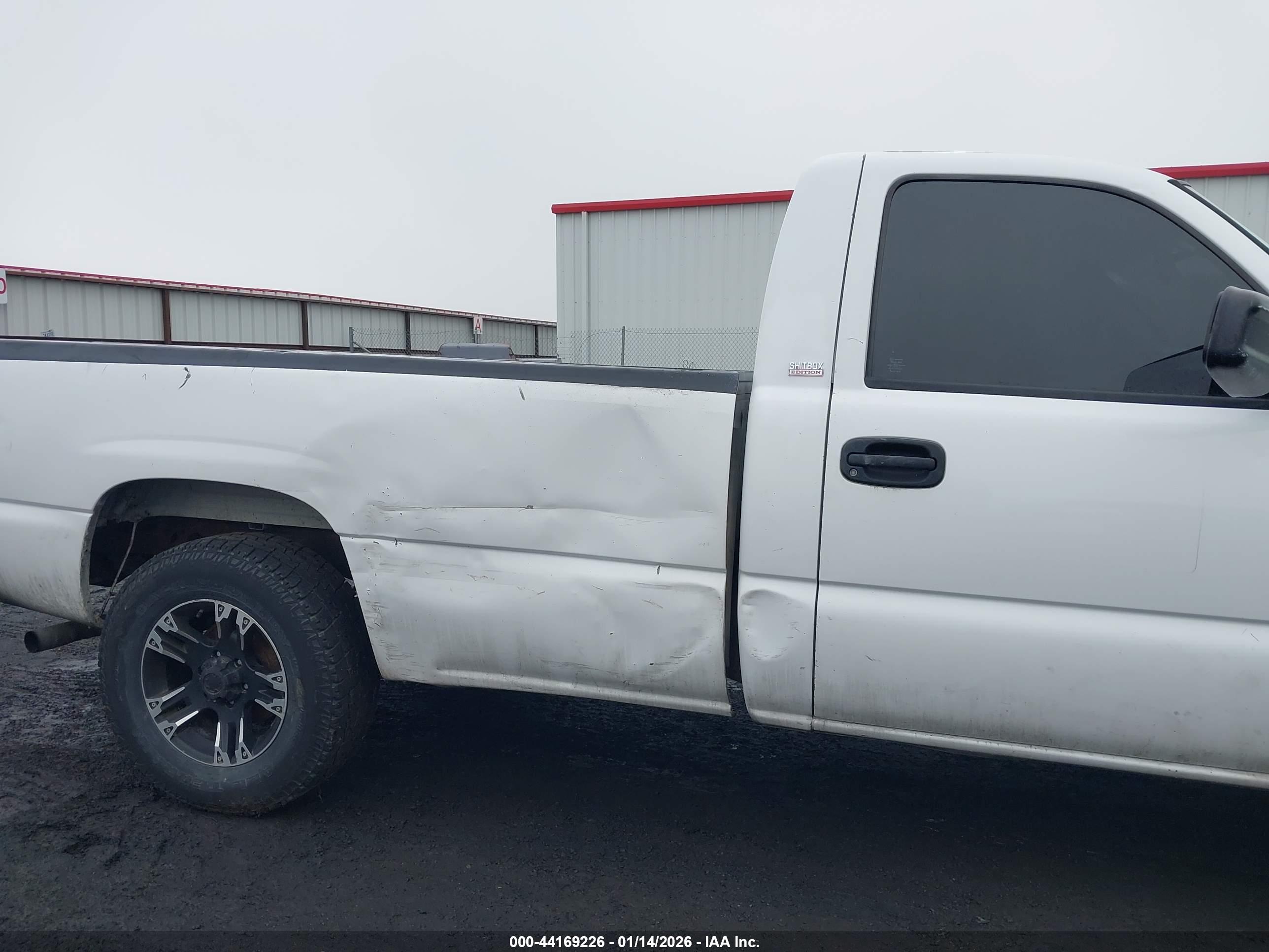 CHEVROLET SILVERADO image 6