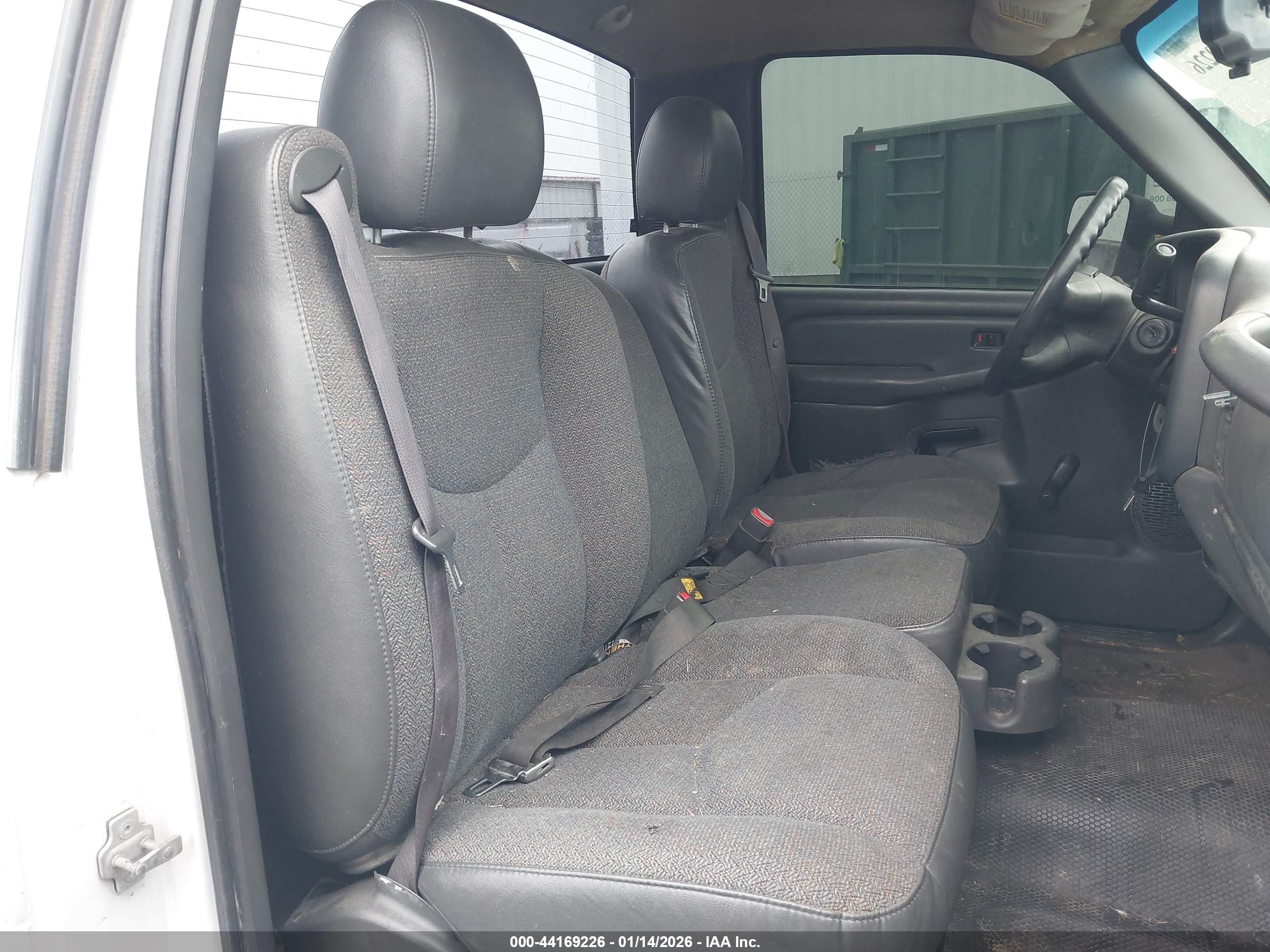CHEVROLET SILVERADO image 8