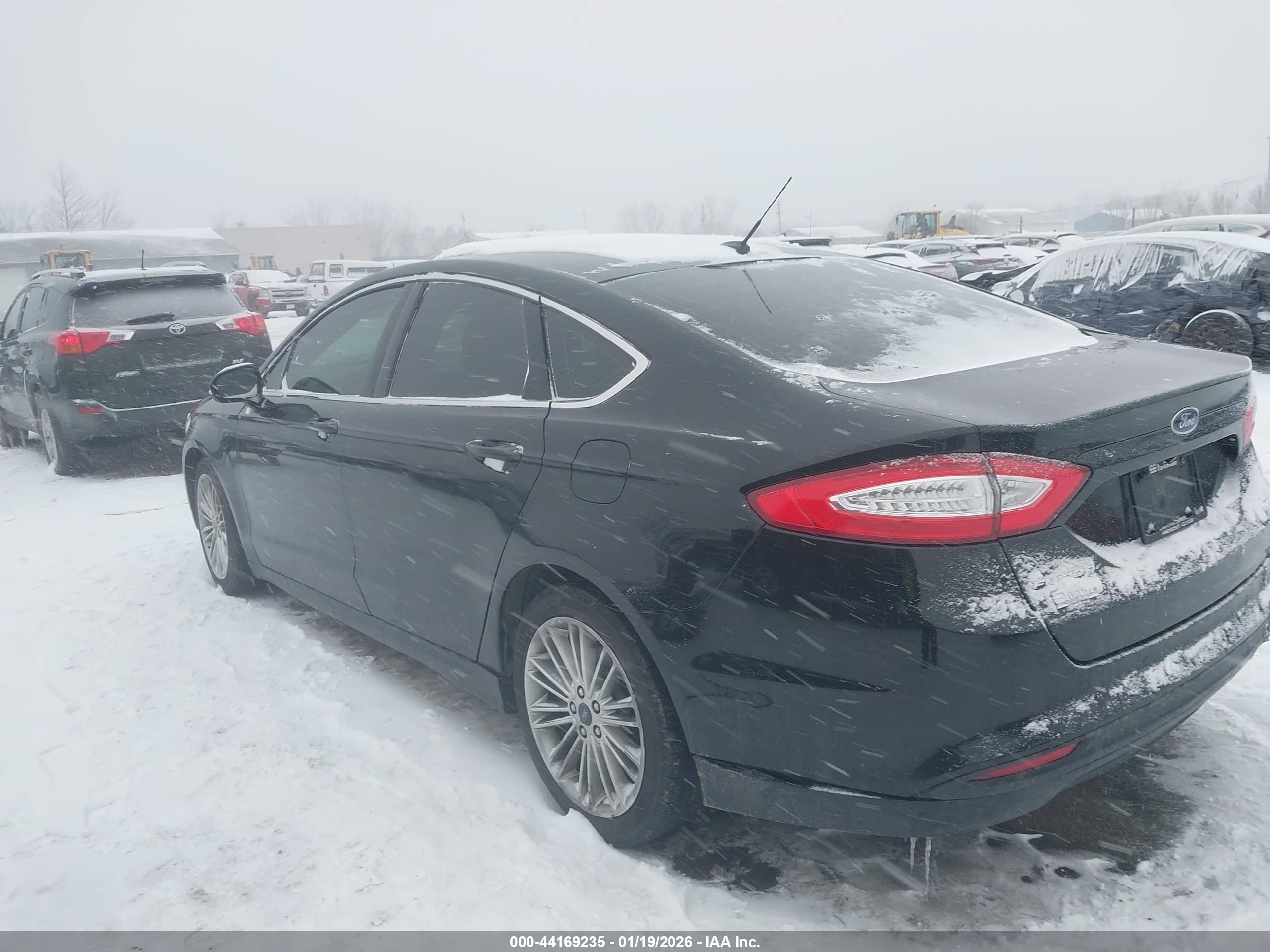 FORD FUSION image 3
