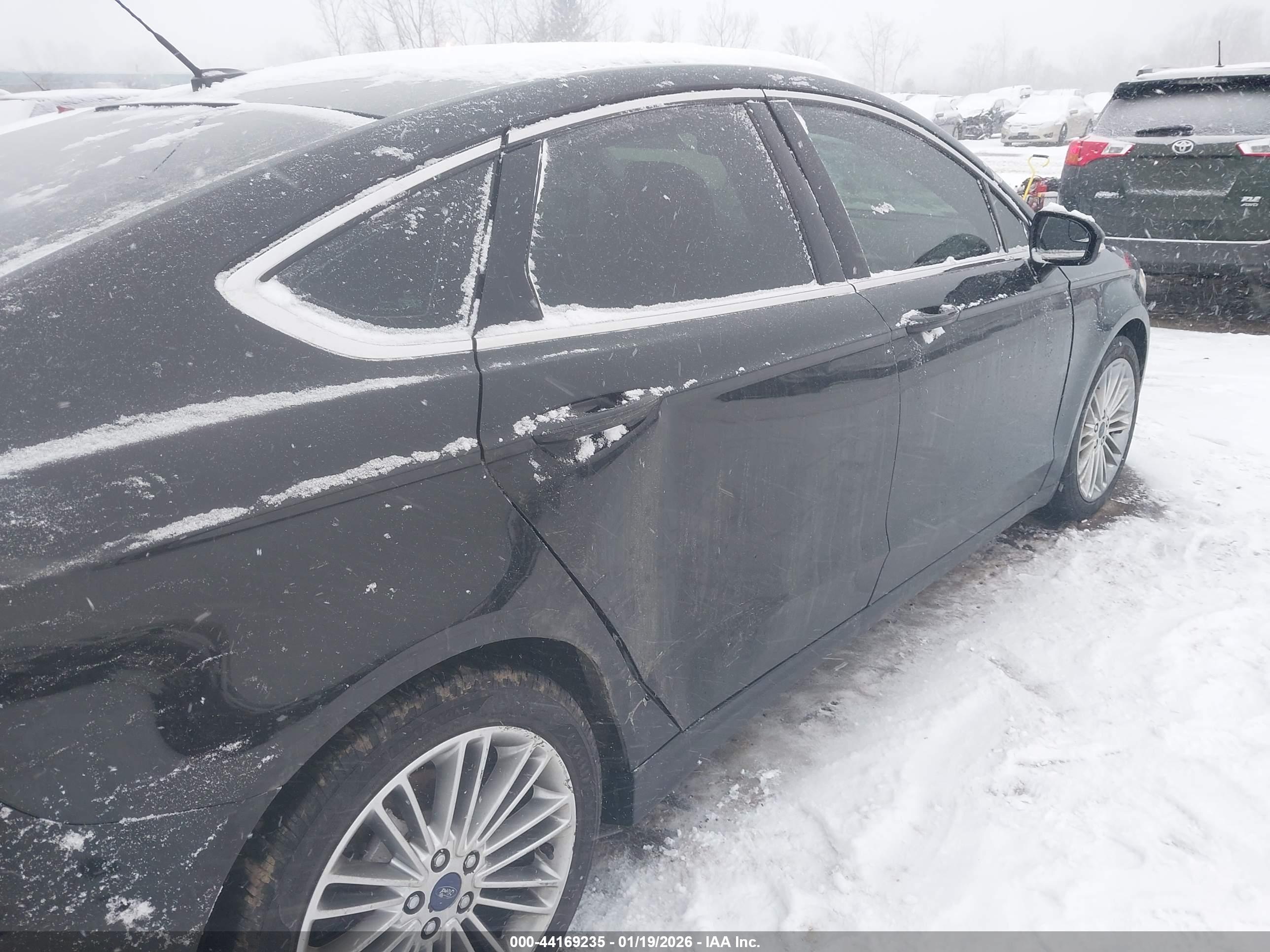 FORD FUSION image 6