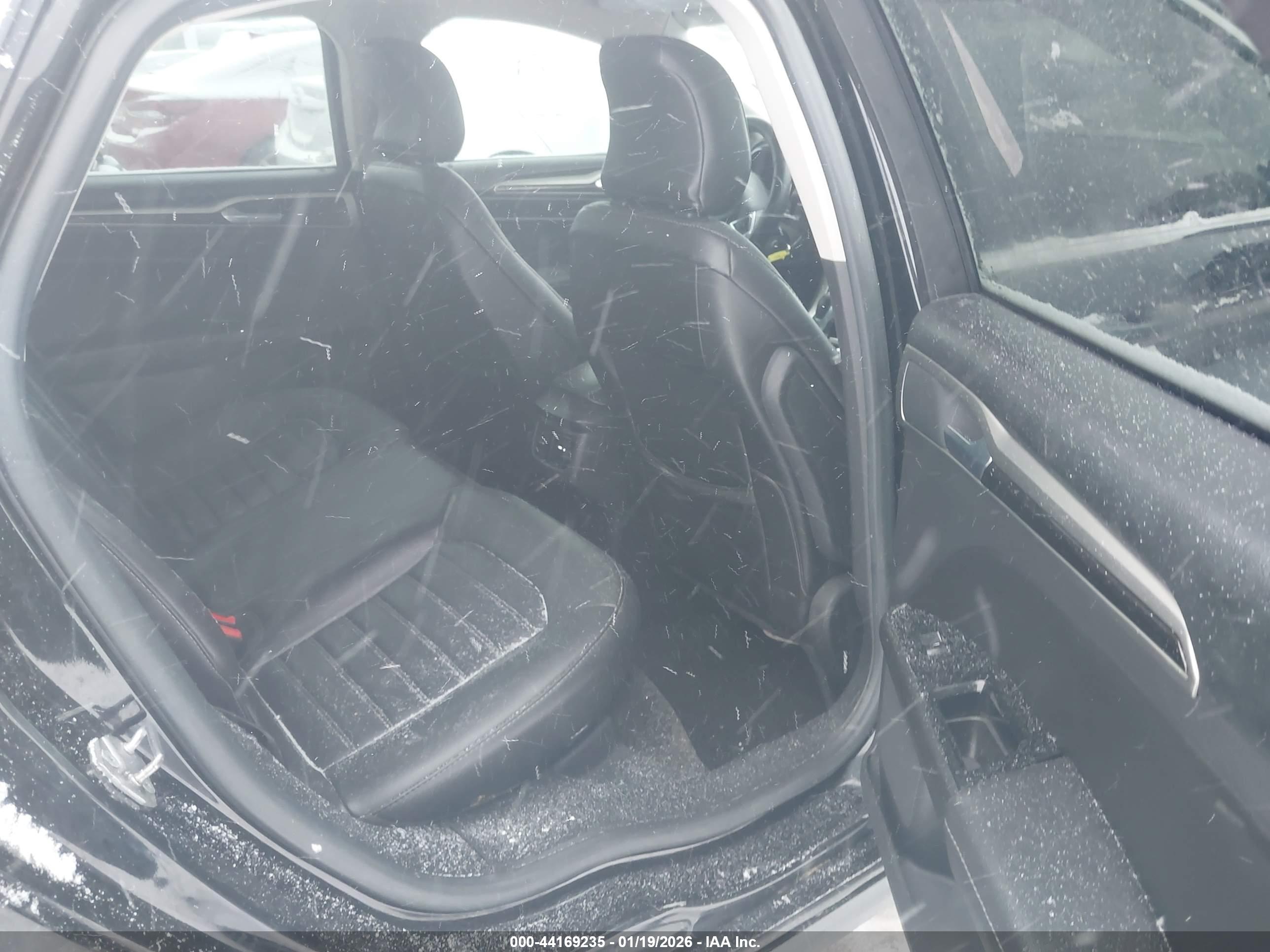 FORD FUSION image 8