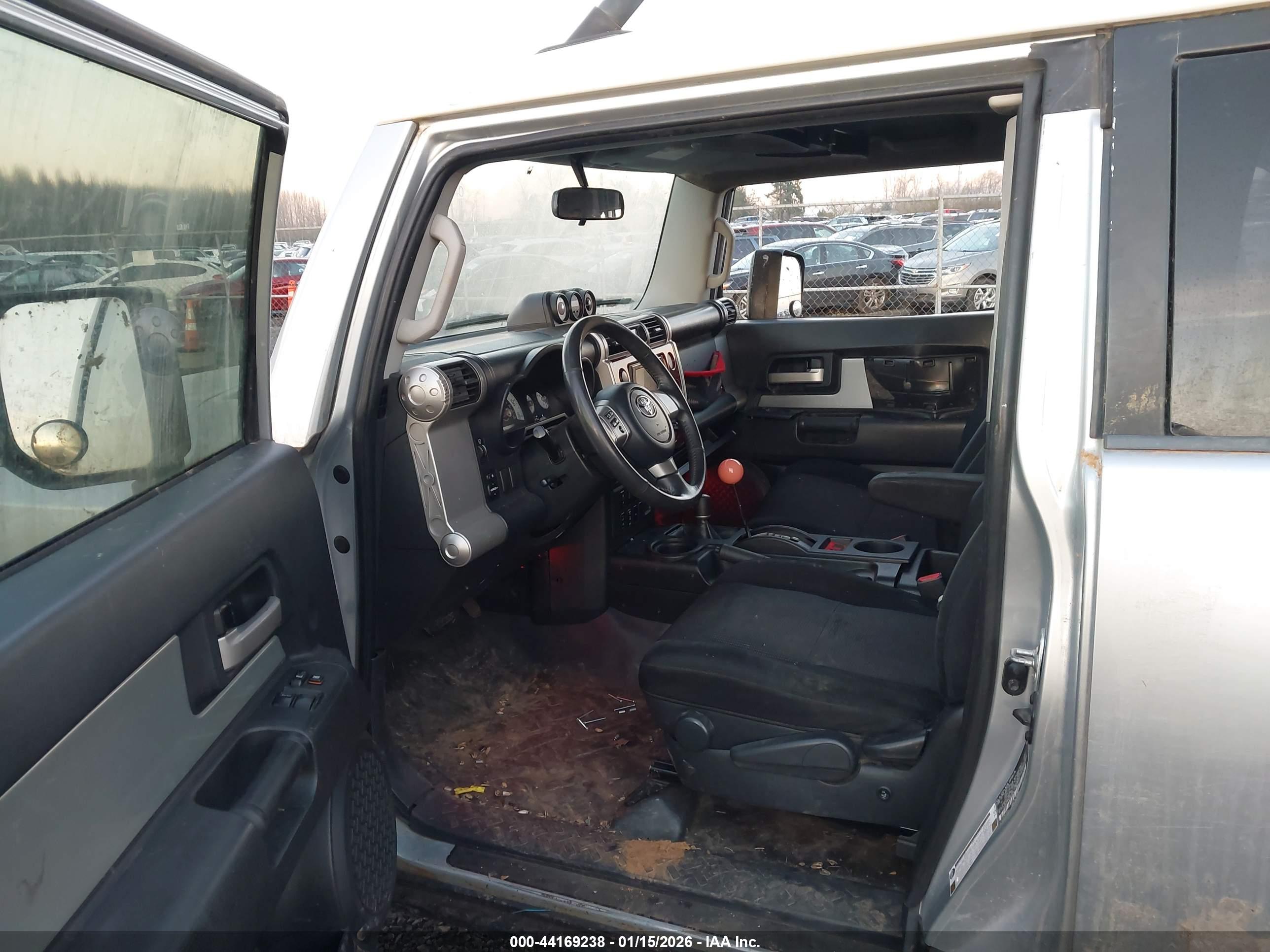 TOYOTA FJ image 5