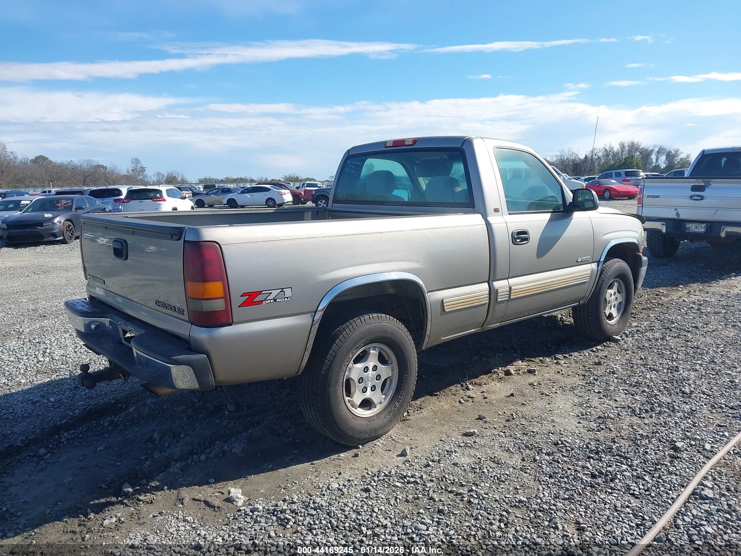 CHEVROLET SILVERADO image 4