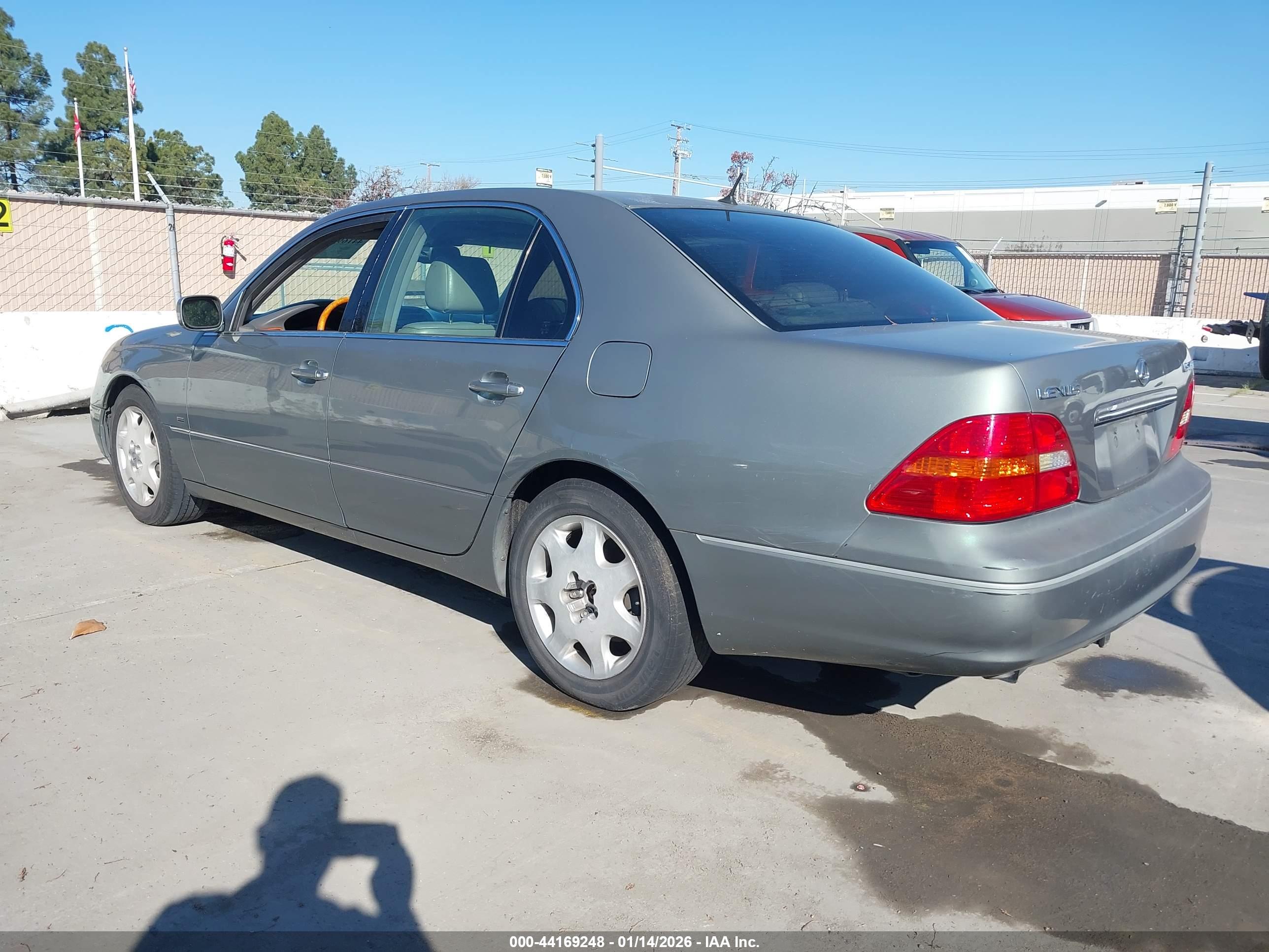 LEXUS LS image 3