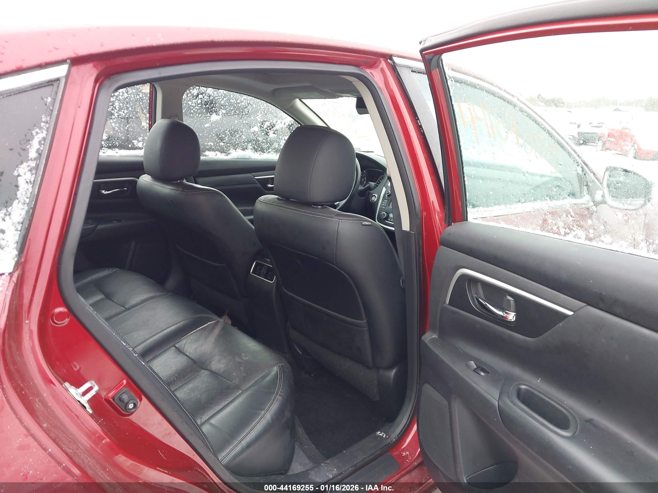 NISSAN ALTIMA image 8